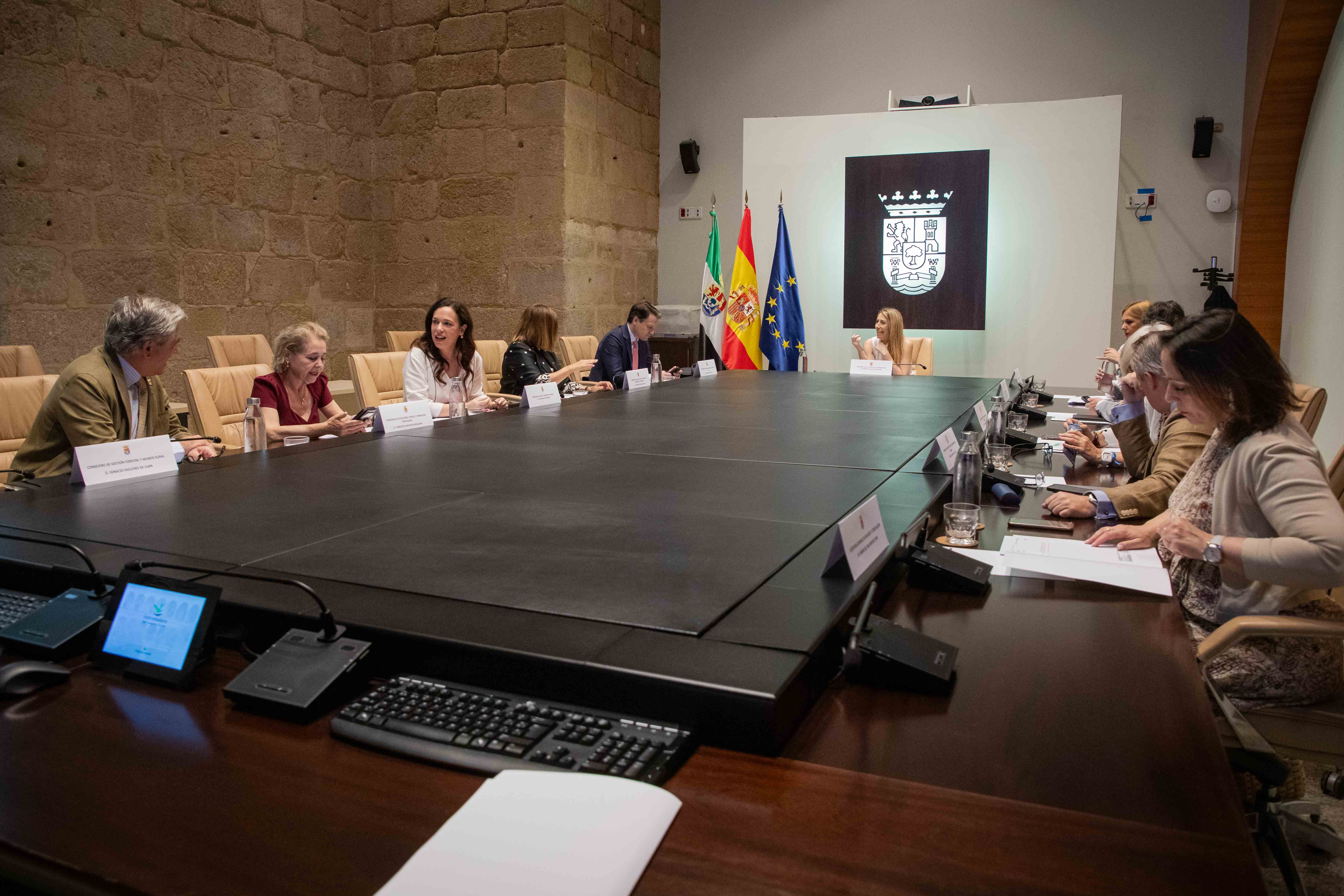 Foto de La Junta de Extremadura amplía el servicio de teleasistencia domiciliaria hasta alcanzar los 10.000 dispositivos