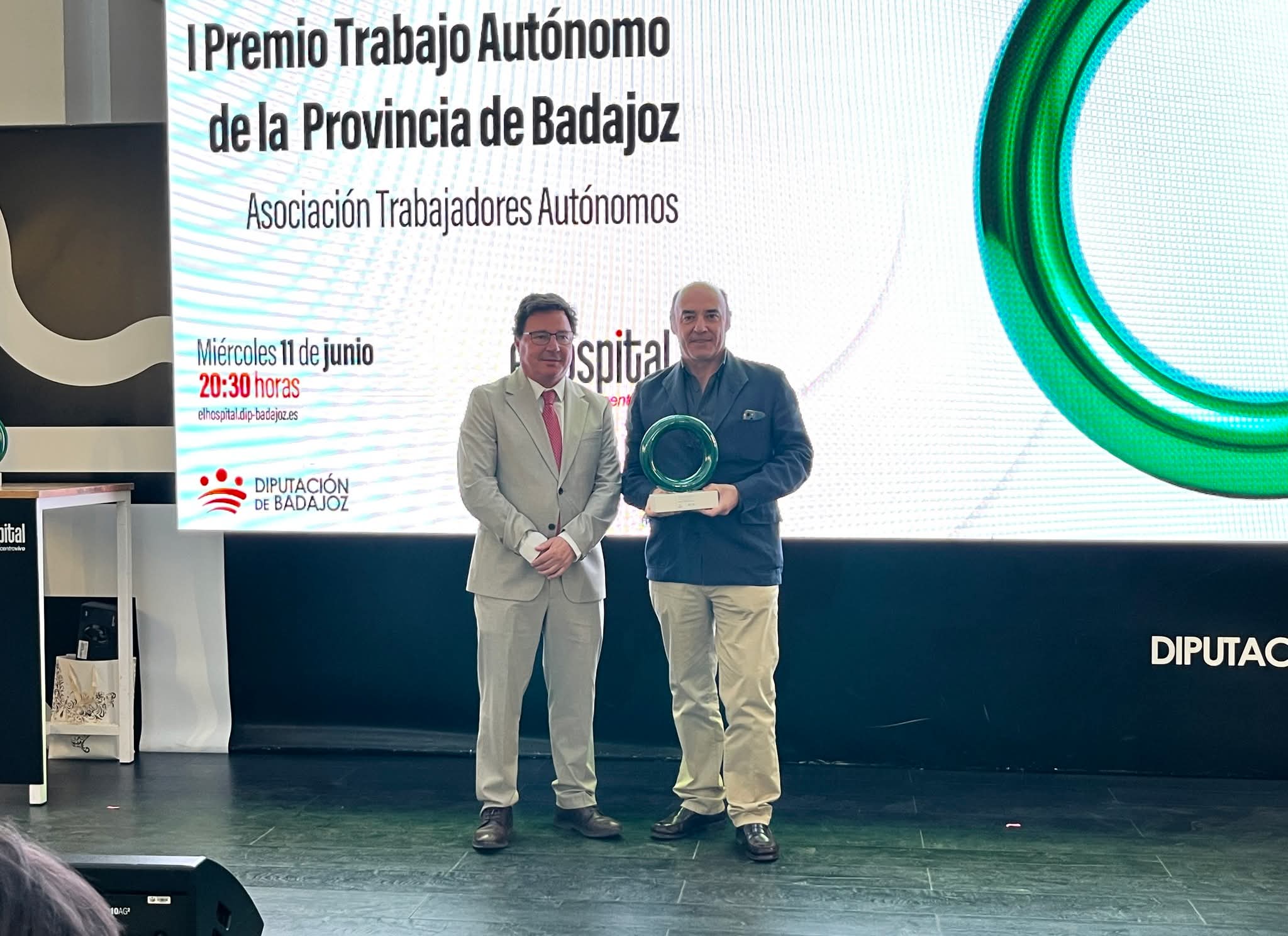 Imagen del artículo Santamaría destaca que Extremadura bate récords de emprendimiento autónomo con más de 81.000 trabajadores por cuenta propia en los Premios ATA