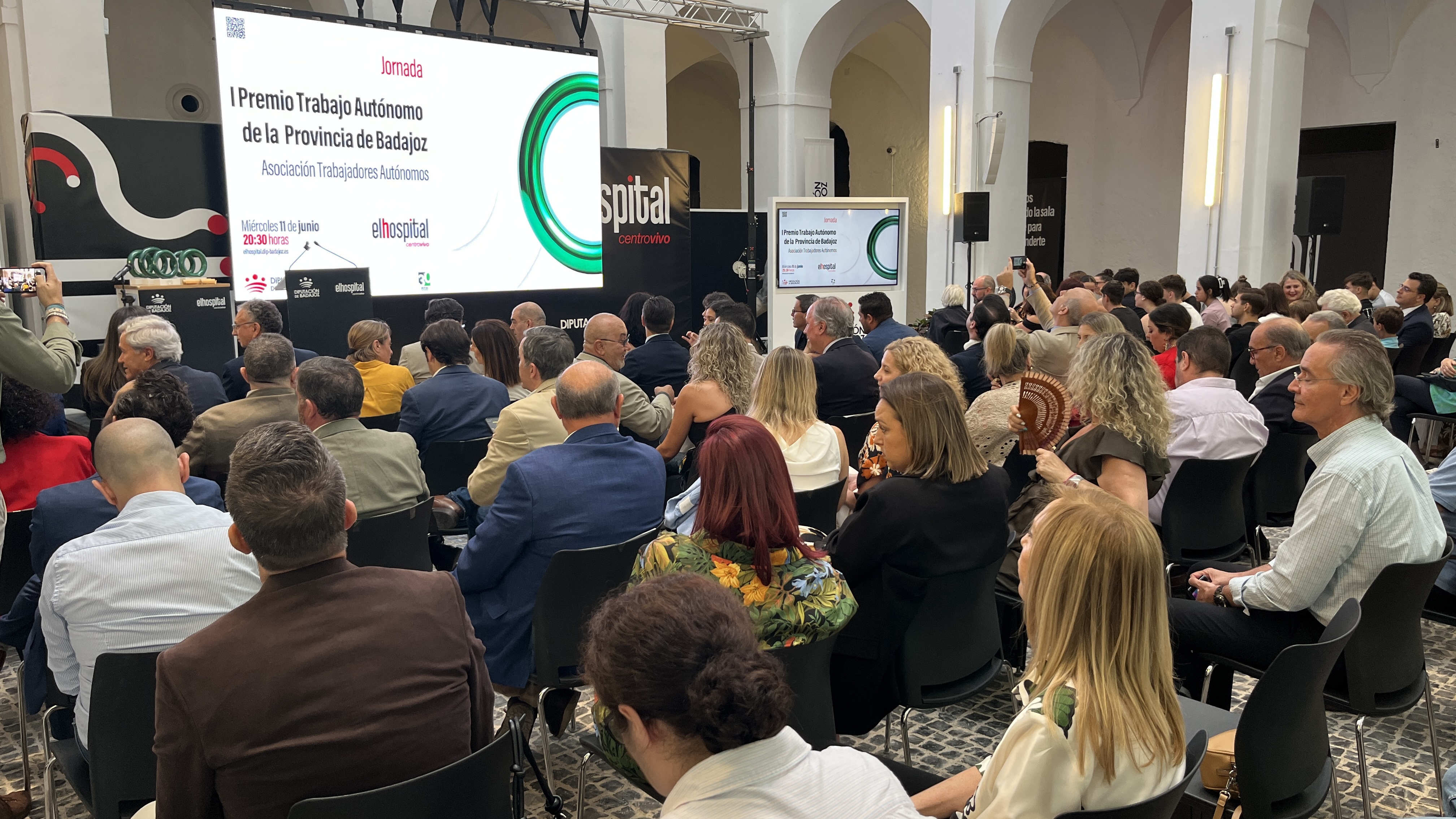 Image 2 of article Santamaría destaca que Extremadura bate récords de emprendimiento autónomo con más de 81.000 trabajadores por cuenta propia en los Premios ATA