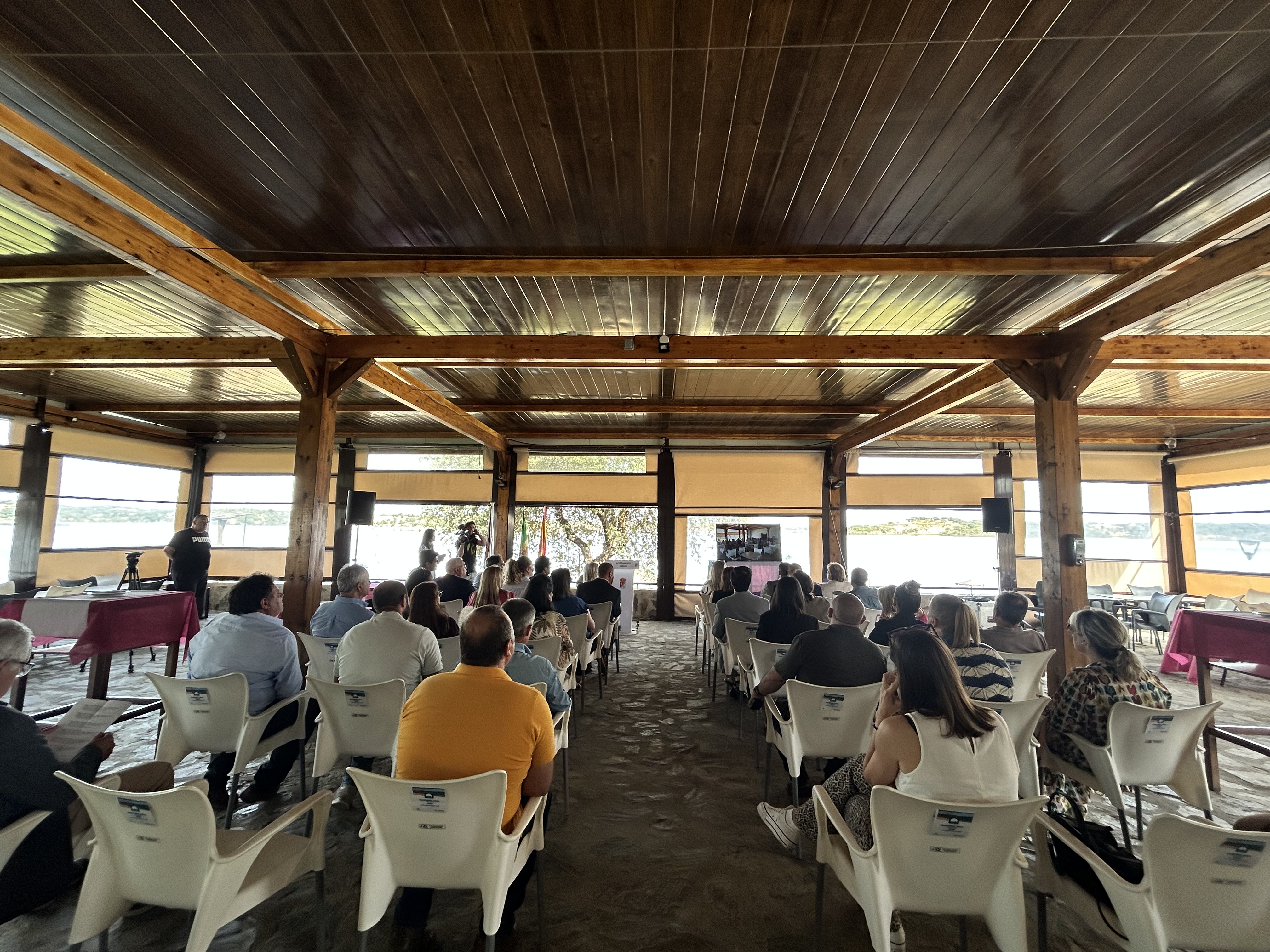 Imagen del artículo Bazaga anuncia un programa de formación en socorrismo para reforzar la seguridad en las playas con Bandera Azul