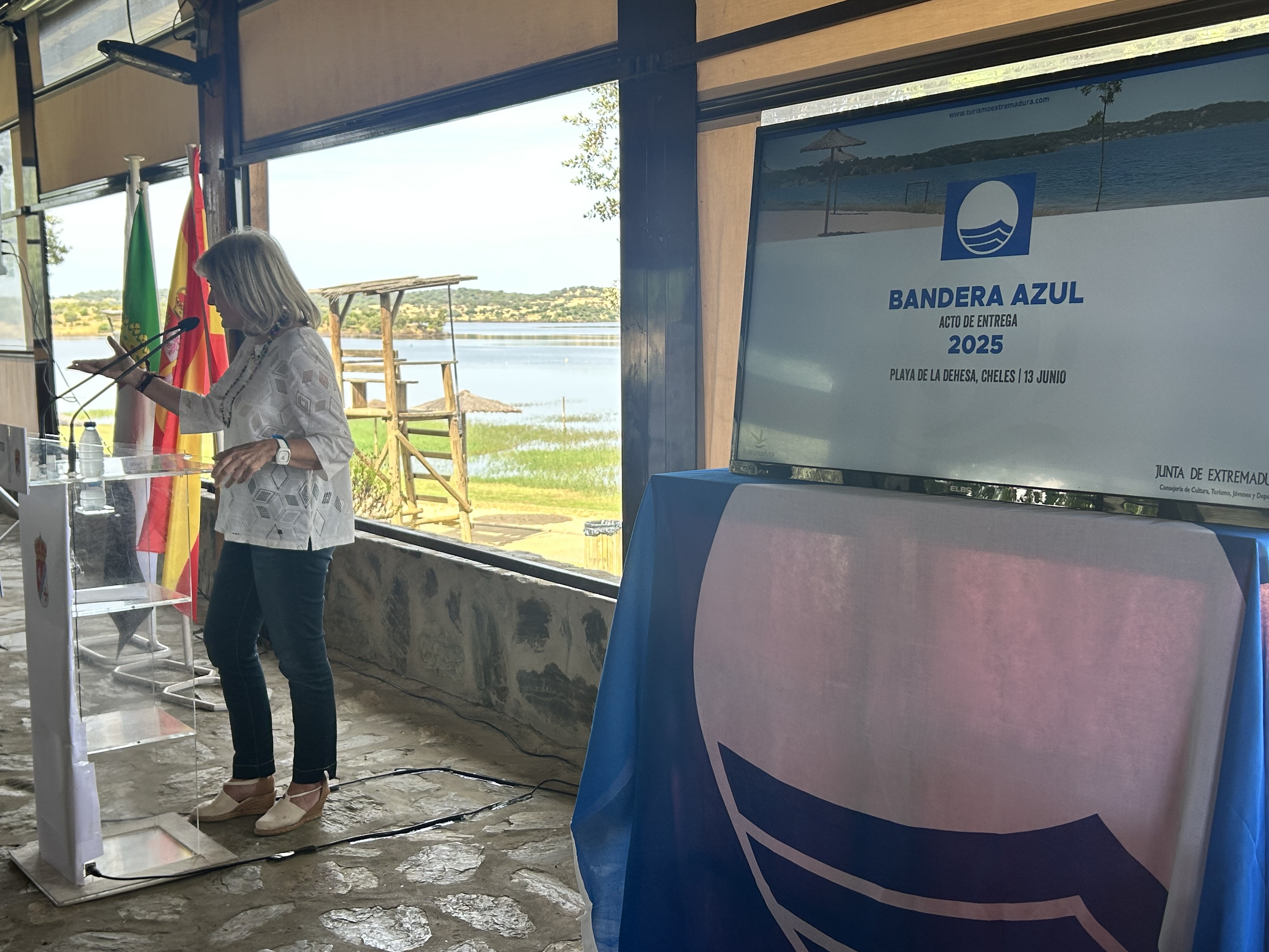 Image 2 of article Bazaga anuncia un programa de formación en socorrismo para reforzar la seguridad en las playas con Bandera Azul