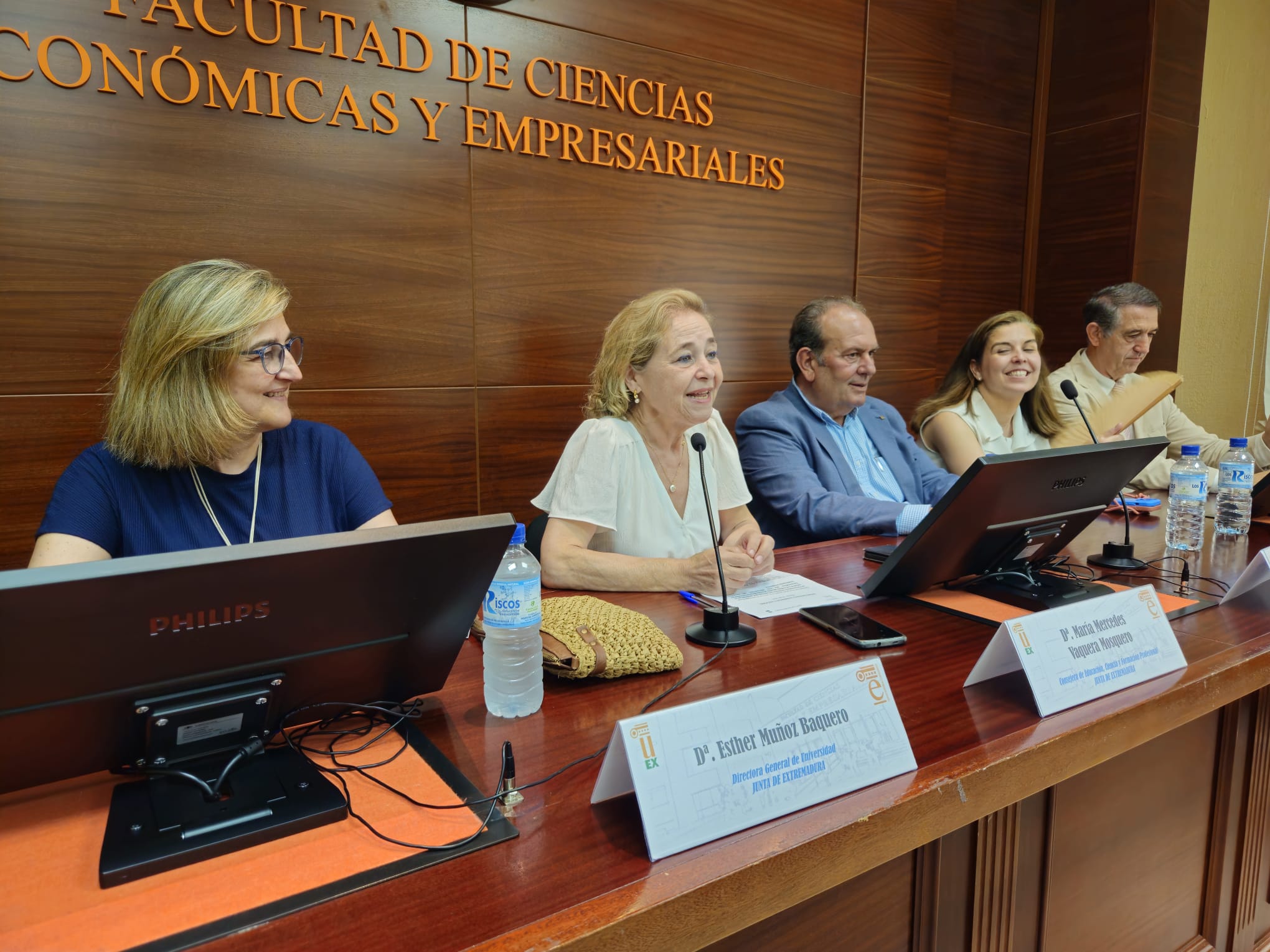 Imagen del artículo La consejera de Educación destaca la excelente preparación del alumnado universitario en los Premios Excelencia de Caja Rural de Extremadura