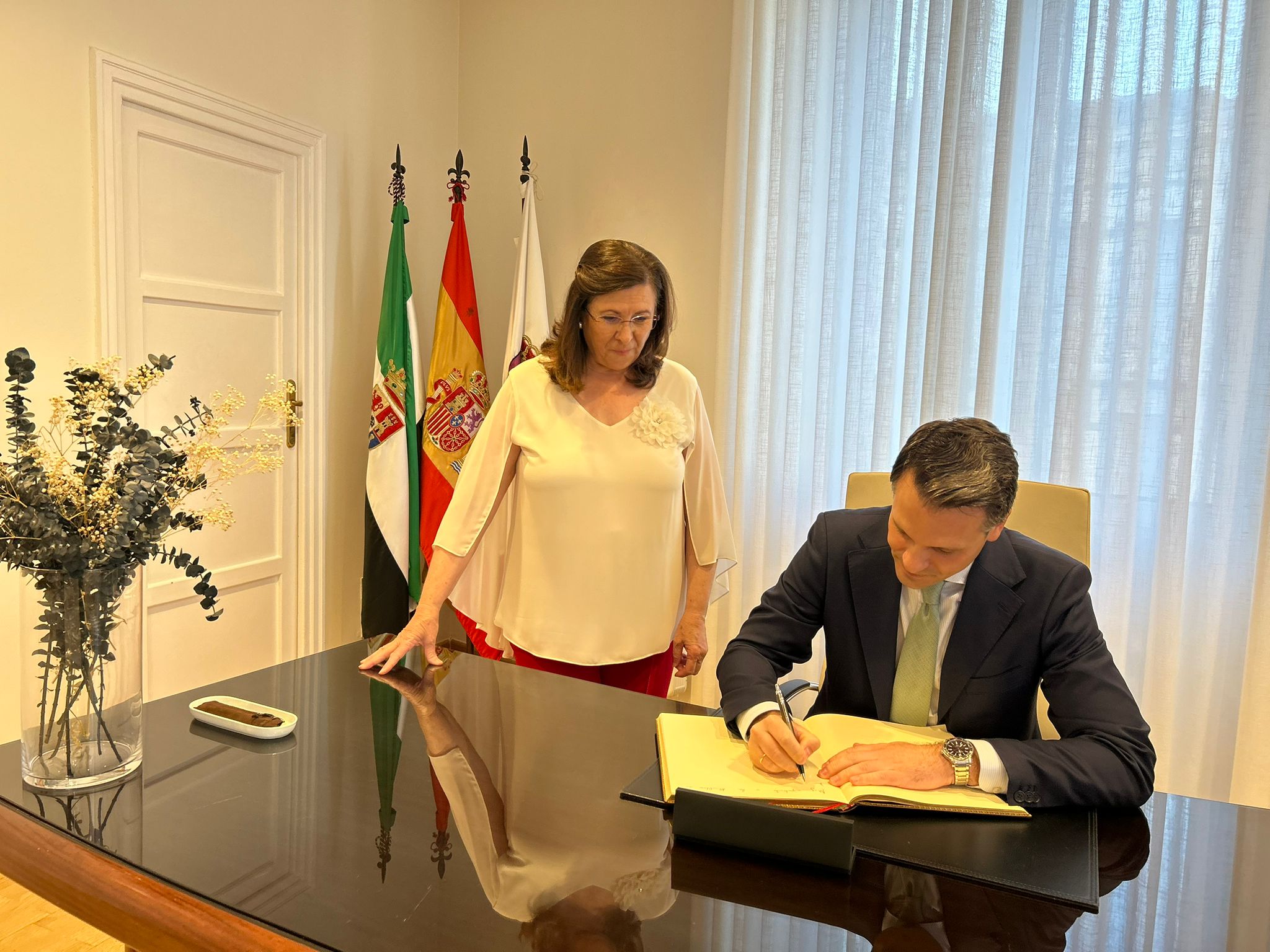 Firma en el libro de honor