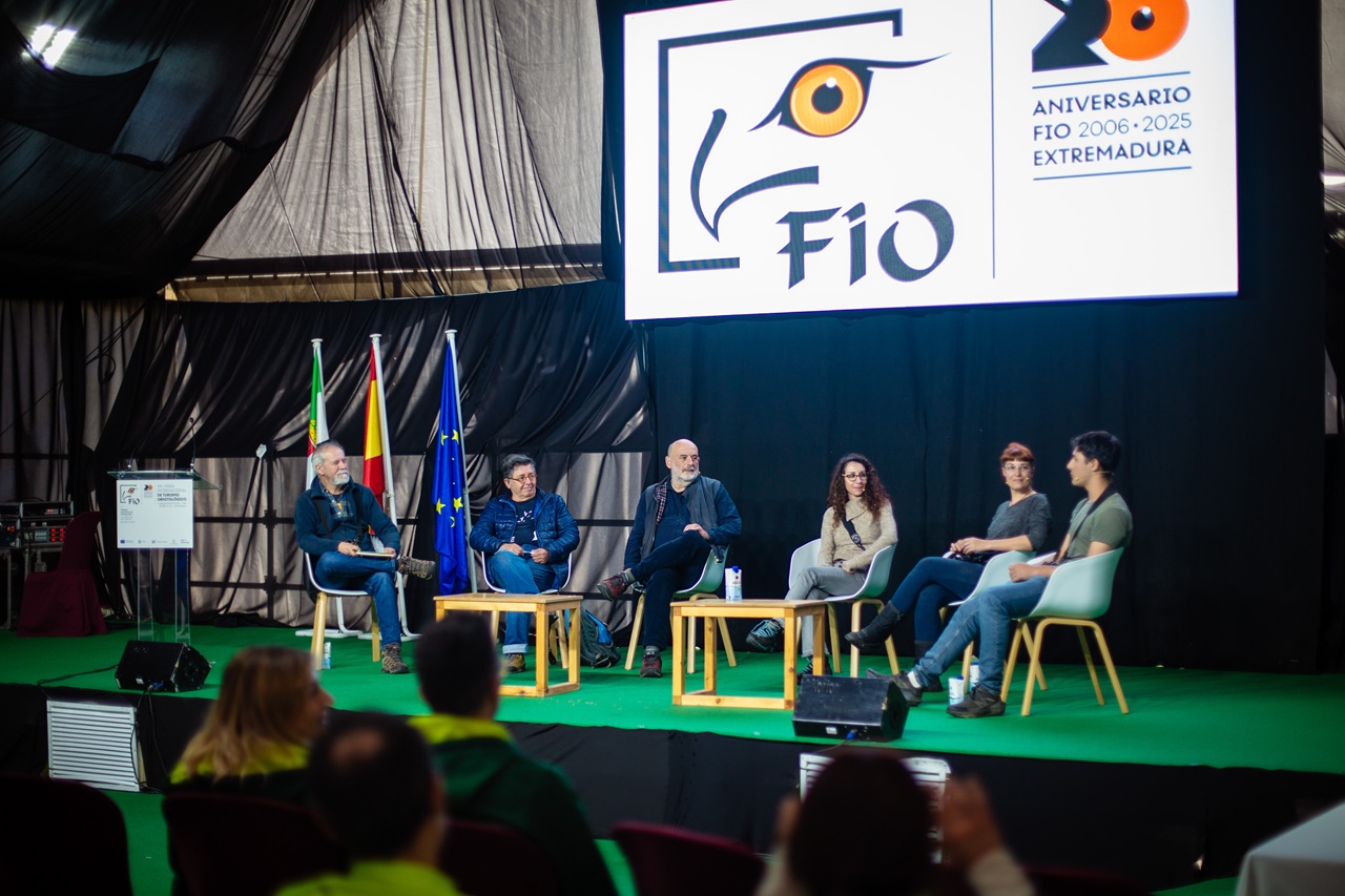 Imagen del artículo La Junta de Extremadura promociona el concurso fotográfico de la Feria Internacional de Turismo Ornitológico en un festival especializado