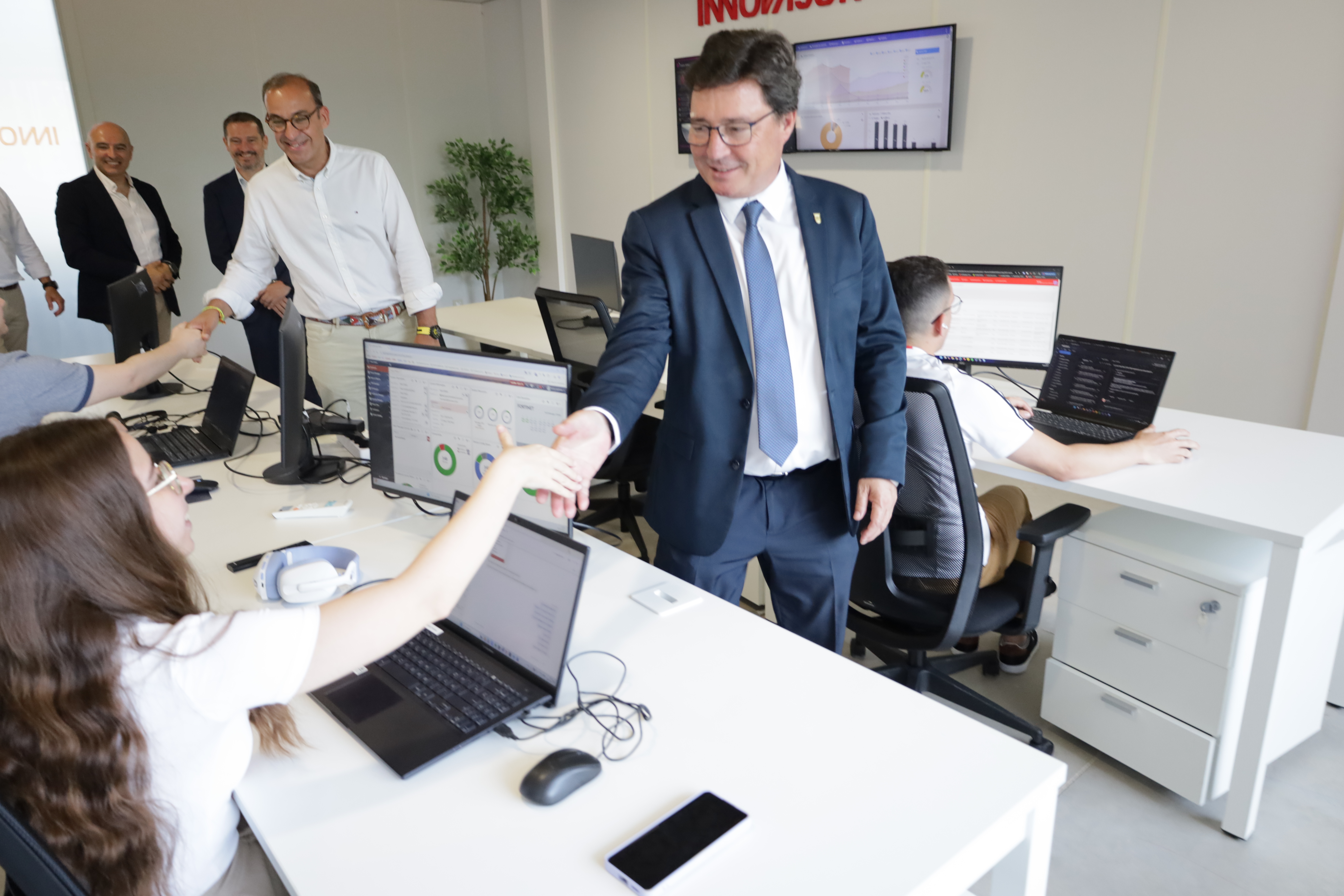 Image 3 of article El consejero de Economía destaca que el Centro de Datos de Cáceres será un hito para el desarrollo tecnológico y reforzará el crecimiento del empleo en Extremadura