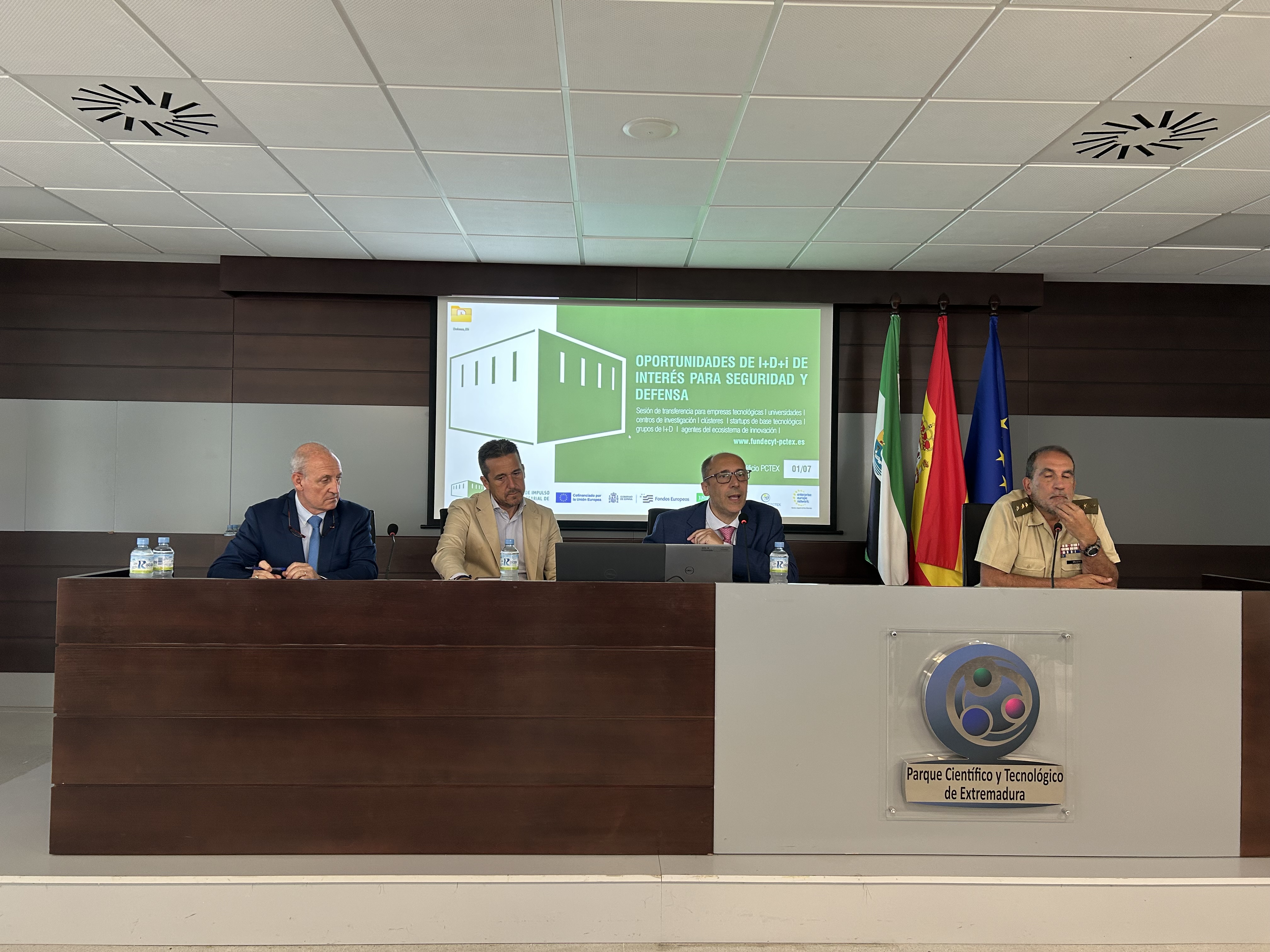 Imagen del artículo Más de 80 empresarios e investigadores participan en la Jornada sobre oportunidades de I+D en seguridad y defensa de Extremadura