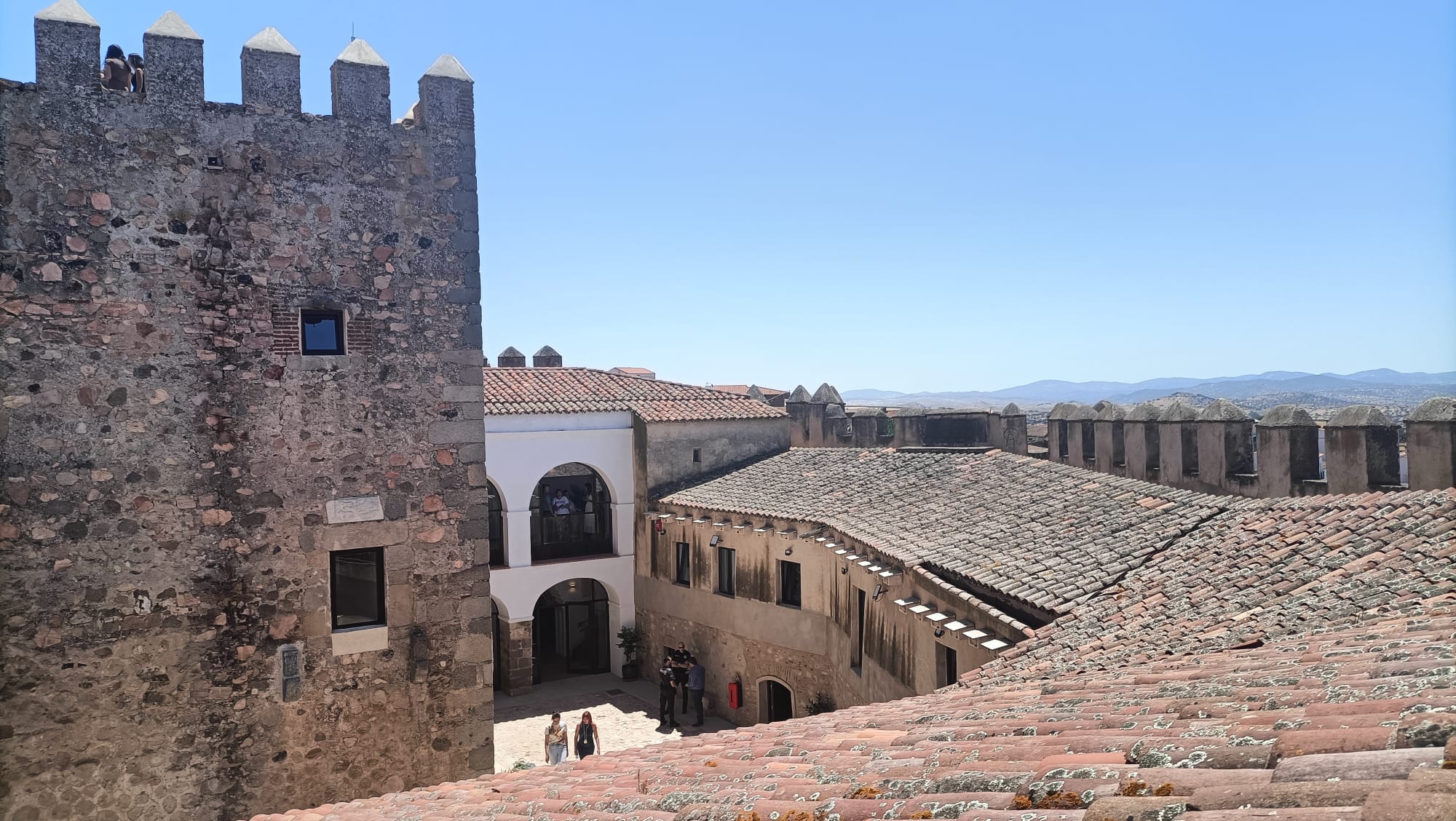Image 2 of article La Junta invierte 750.000€ en la rehabilitación de la Casa Fuerte de Valencia del Ventoso, incorporando un espacio de 'coworking' para emprendedores