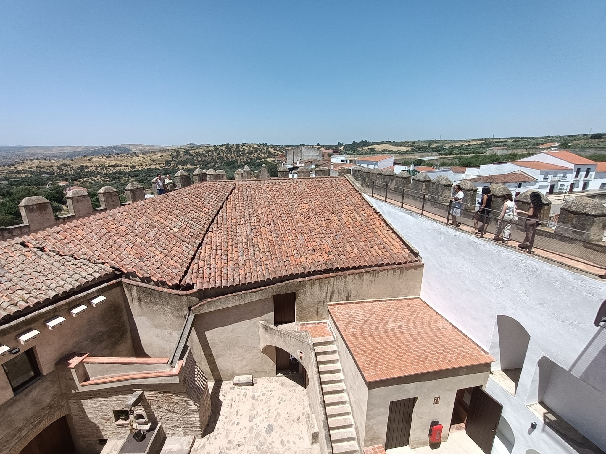 Image 3 of article La Junta invierte 750.000€ en la rehabilitación de la Casa Fuerte de Valencia del Ventoso, incorporando un espacio de 'coworking' para emprendedores