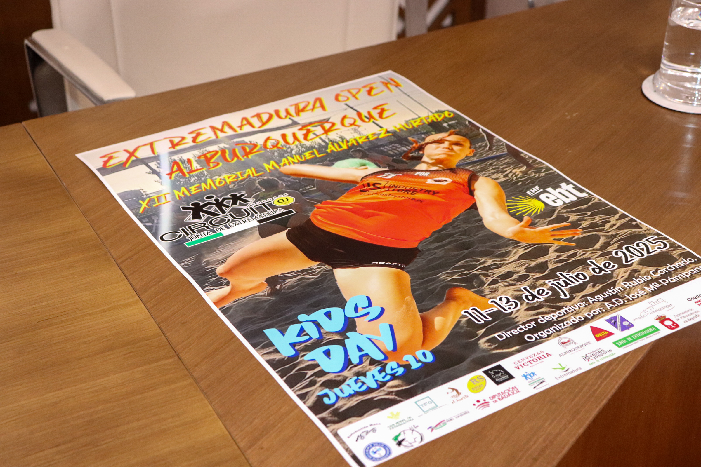 Imagen del artículo Más de 1.500 deportistas disputan este fin de semana el Extremadura Open de Alburquerque de balonmano playa