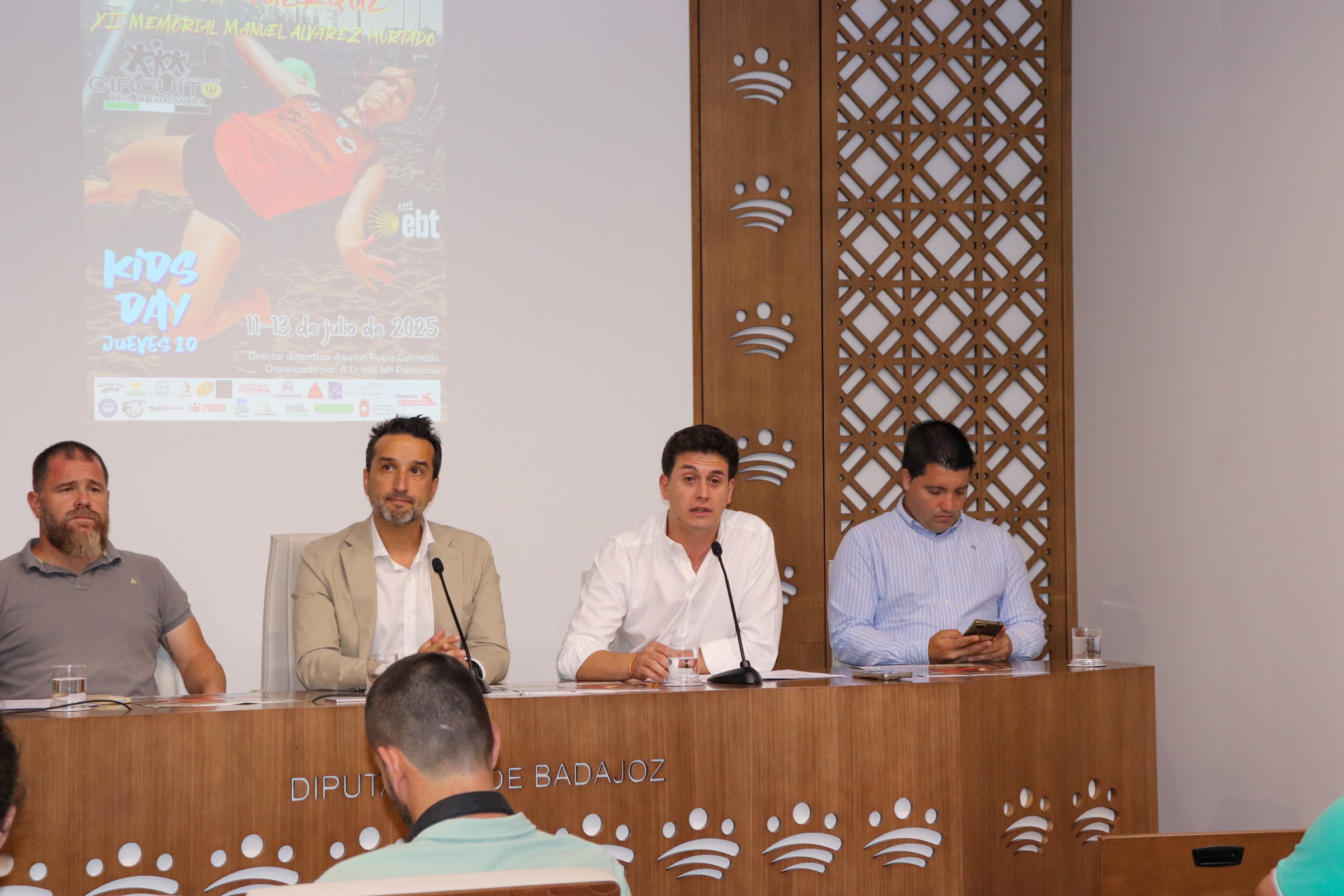 Image 3 of article Más de 1.500 deportistas disputan este fin de semana el Extremadura Open de Alburquerque de balonmano playa