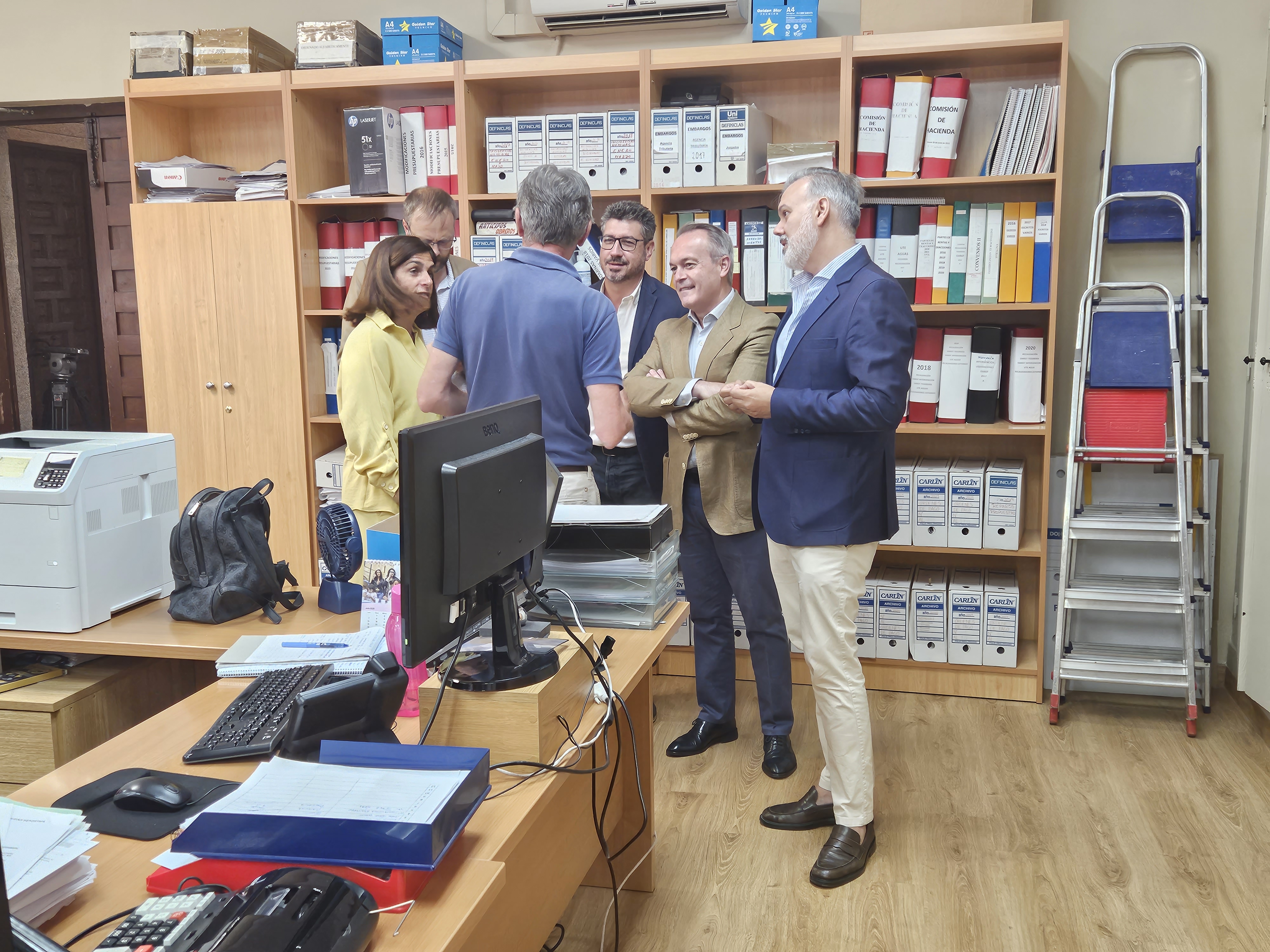 Encuentro del consejero de Infraestructuras, Transporte y Vivienda, Manuel Martín Castizo, con el alcalde de Plasencia.