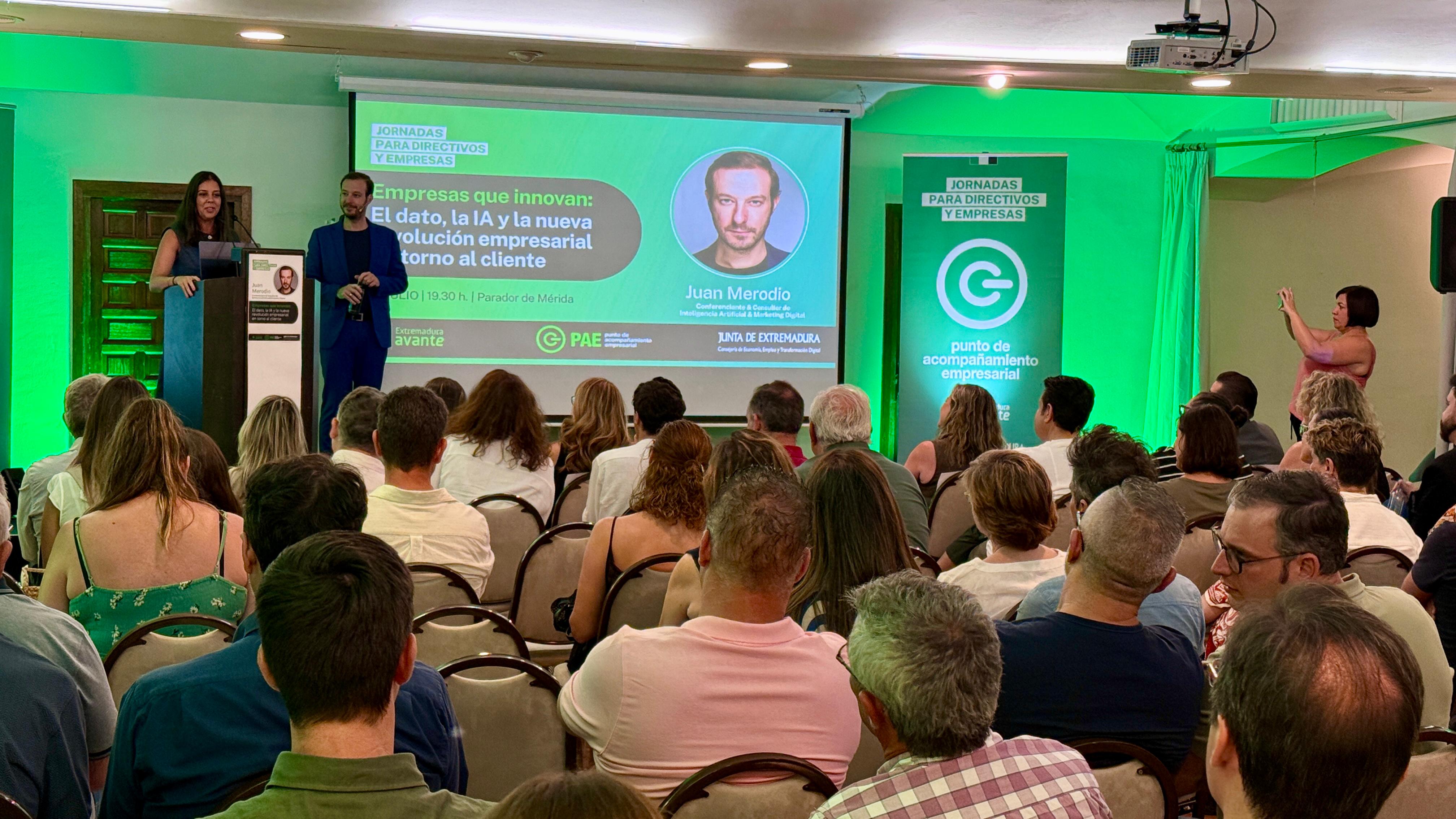 Imagen del artículo Cerca de 100 empresas participan en la jornada del Punto de Acompañamiento Empresarial sobre inteligencia artificial con Juan Merodio