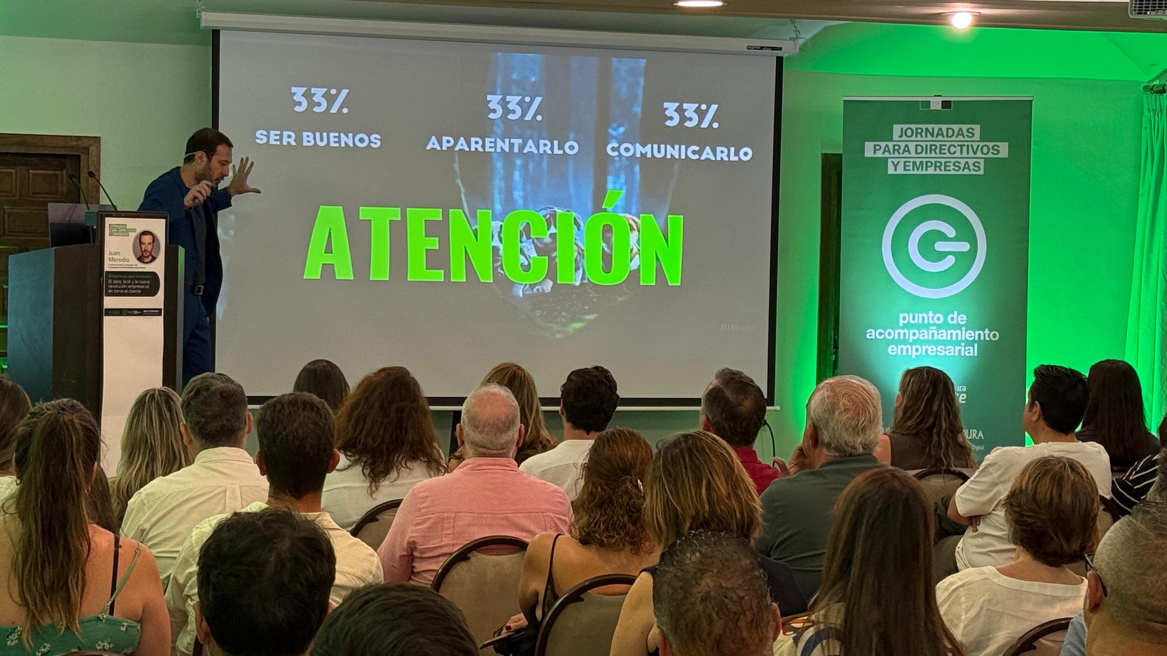 Image 1 of article Cerca de 100 empresas participan en la jornada del Punto de Acompañamiento Empresarial sobre inteligencia artificial con Juan Merodio
