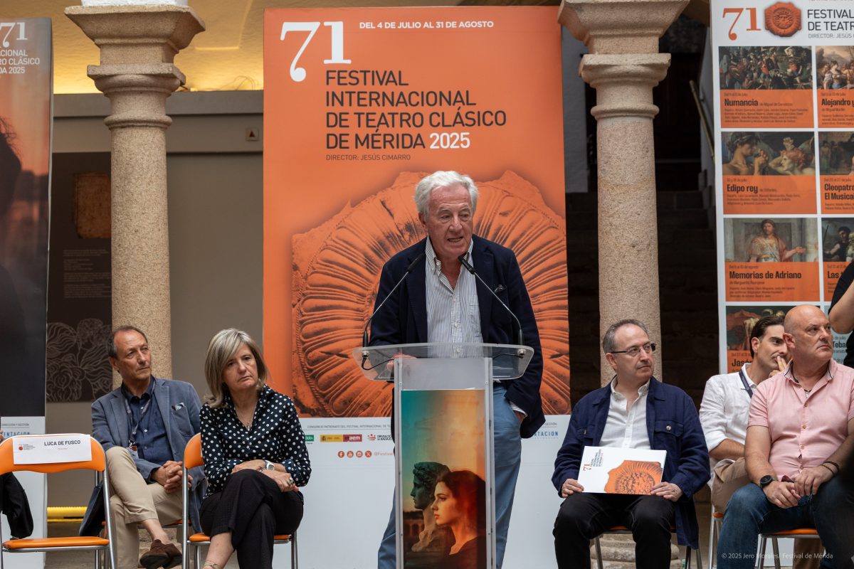 Image 2 of article Bazaga destaca la representación de 'Edipo Rey' como uno de los momentos mágicos y más importantes de esta edición del Festival de Teatro de Mérida
