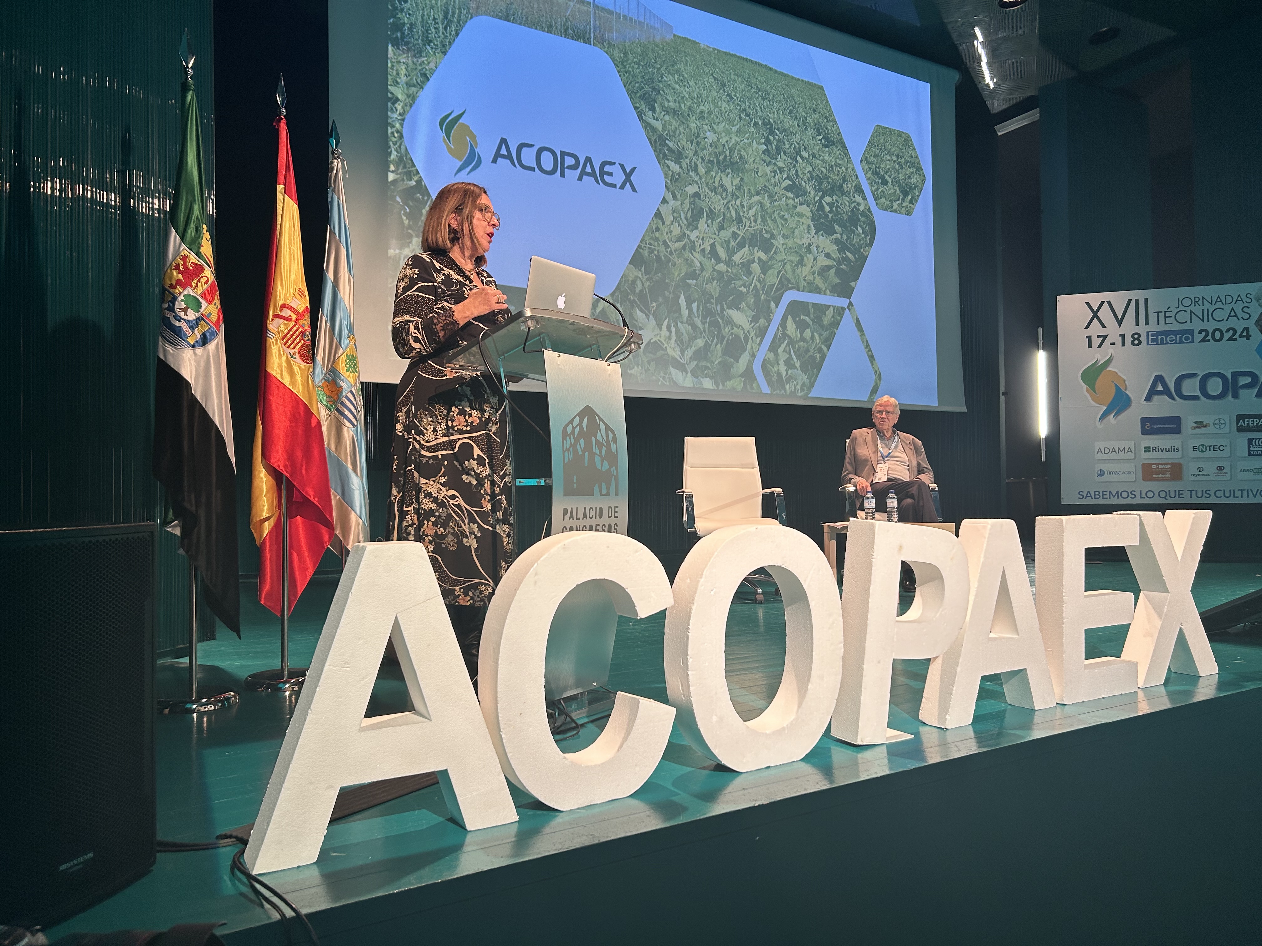 Image 0 of article Mercedes Morán incide en la importancia de la integración cooperativa para una mayor competitividad durante la clausura de las jornadas de Acopaex