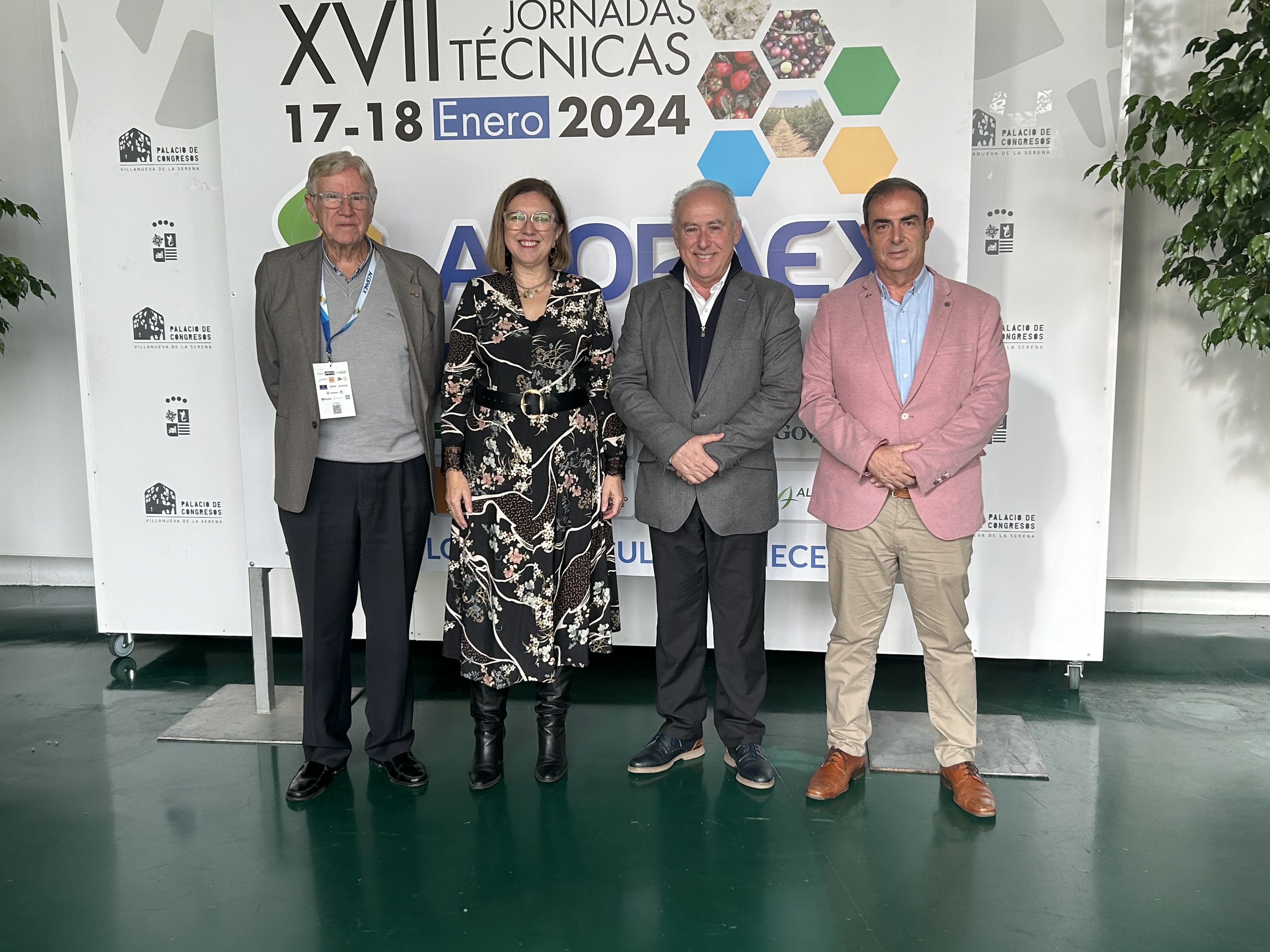 Image 2 of article Mercedes Morán incide en la importancia de la integración cooperativa para una mayor competitividad durante la clausura de las jornadas de Acopaex
