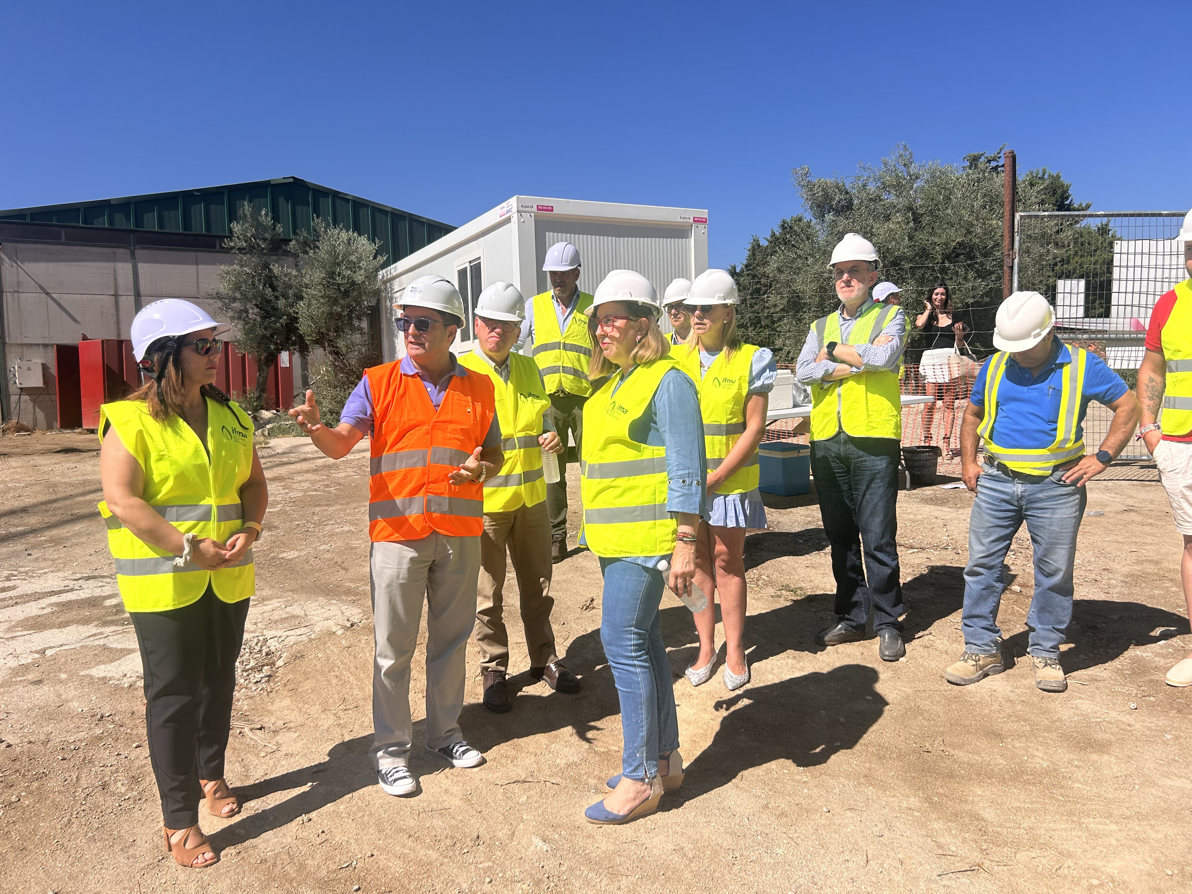 La consejera de Agricultura, Ganadería y Desarrollo Sostenible, Mercedes Morán, visita las obras.