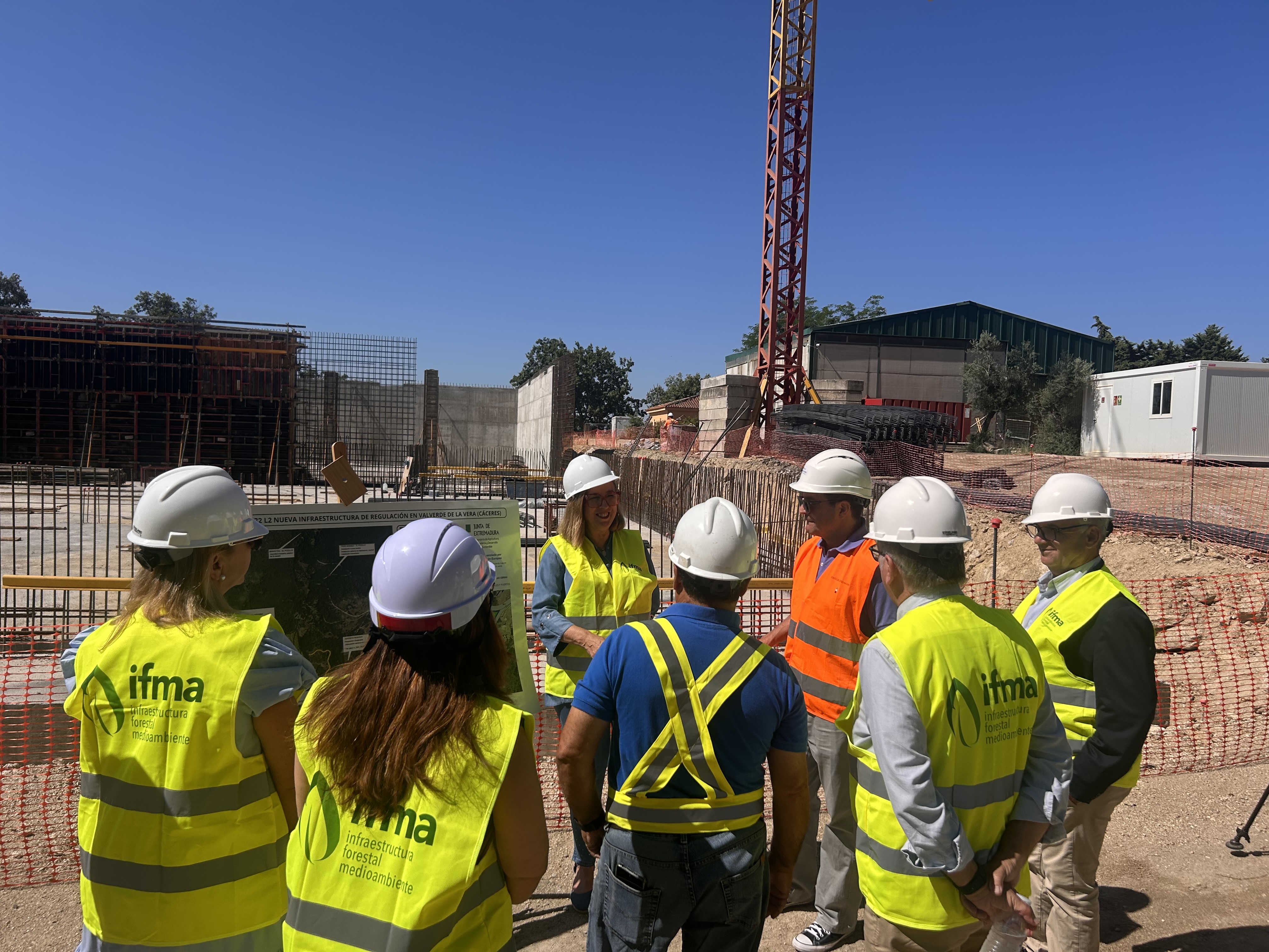 La consejera de Agricultura, Ganadería y Desarrollo Sostenible, Mercedes Morán, visita las obras.