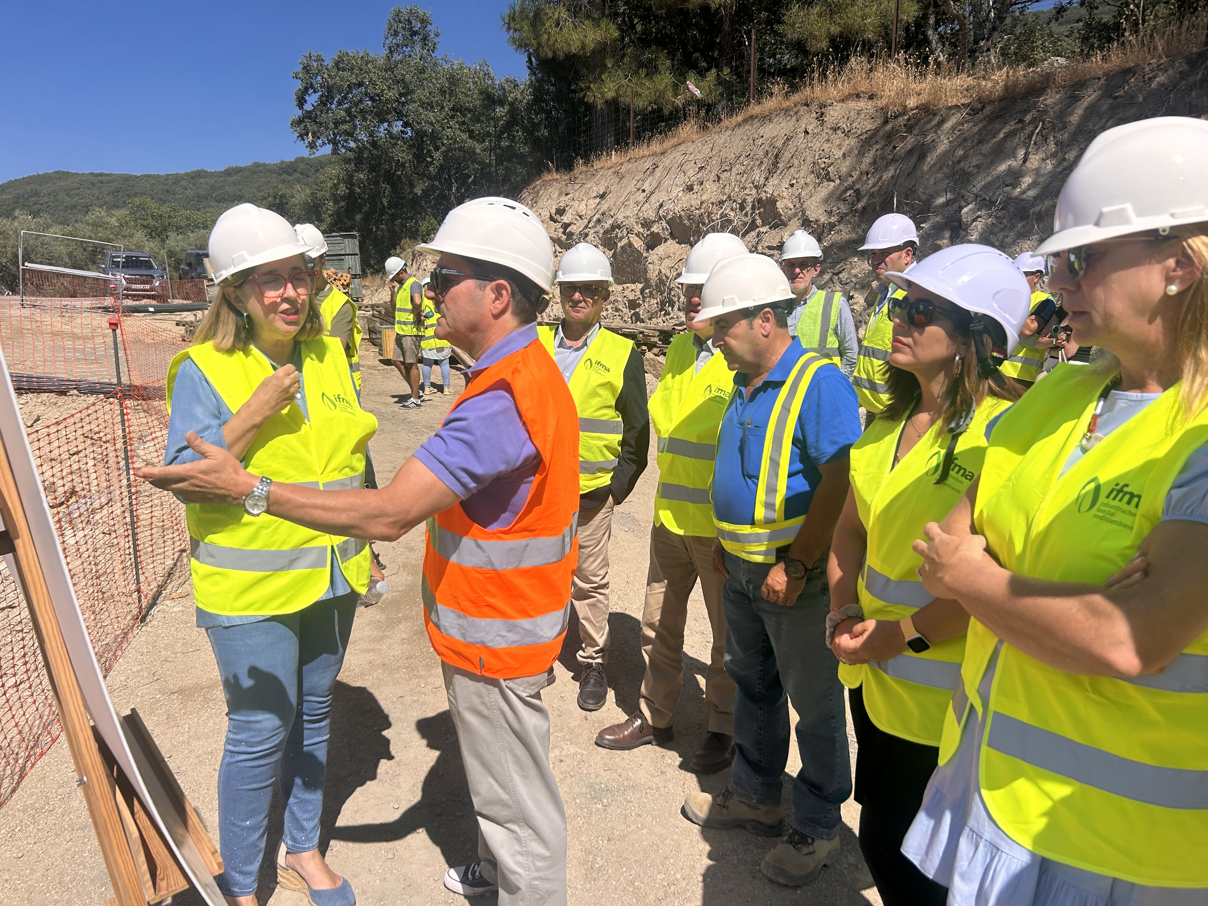 La consejera de Agricultura, Ganadería y Desarrollo Sostenible, Mercedes Morán, visita las obras.
