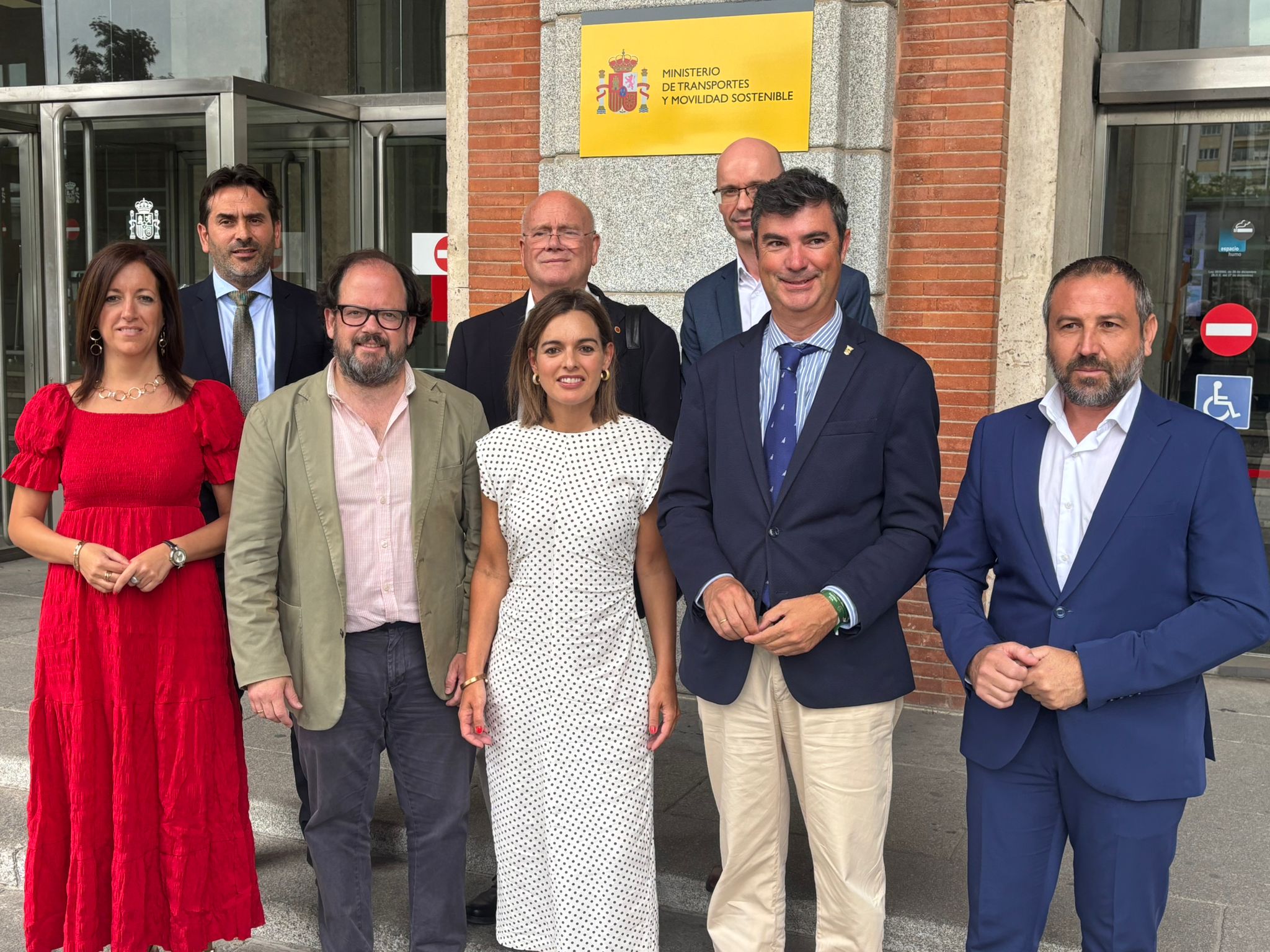 Imagen del artículo Extremadura denuncia el bulo del Gobierno al hablar del mapa concesional de transportes, un asunto retirado de la reunión de hoy en el Ministerio