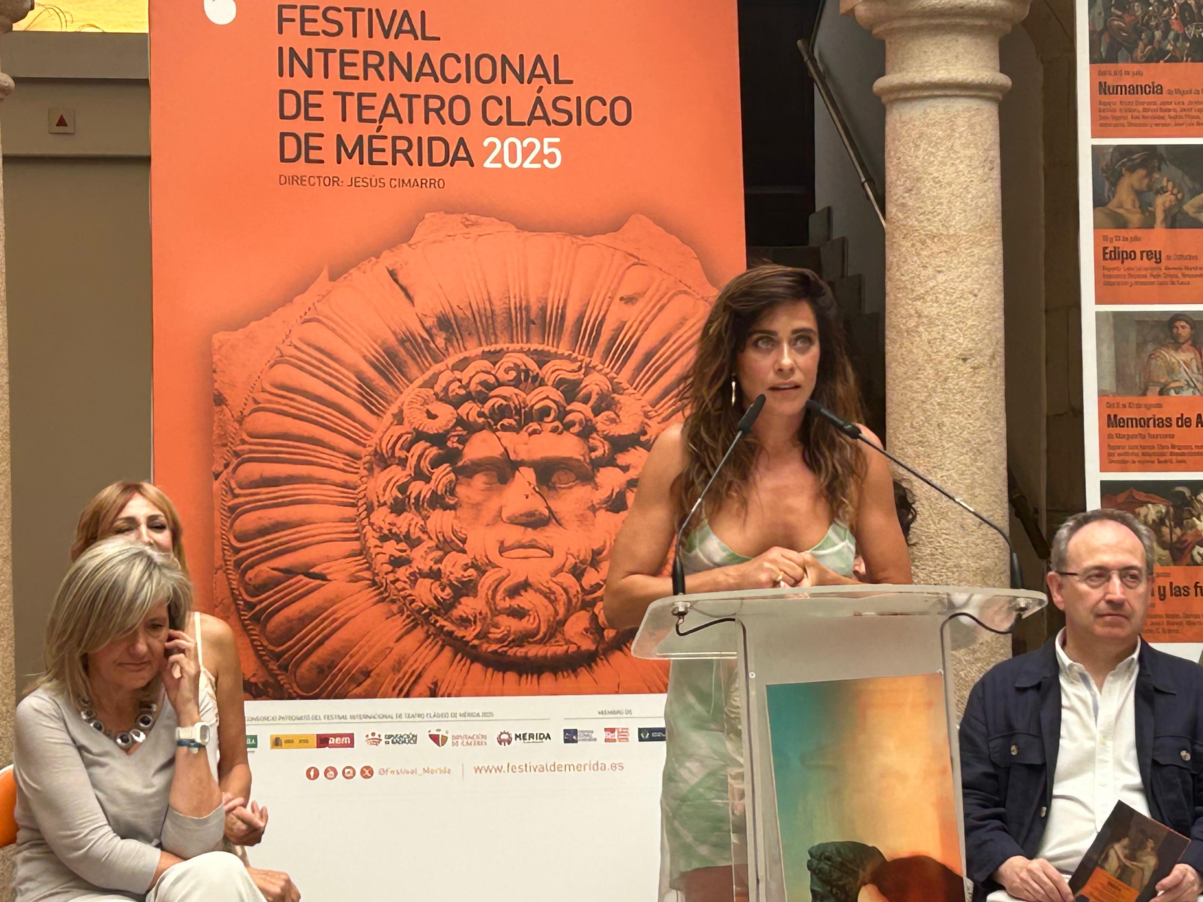 María León