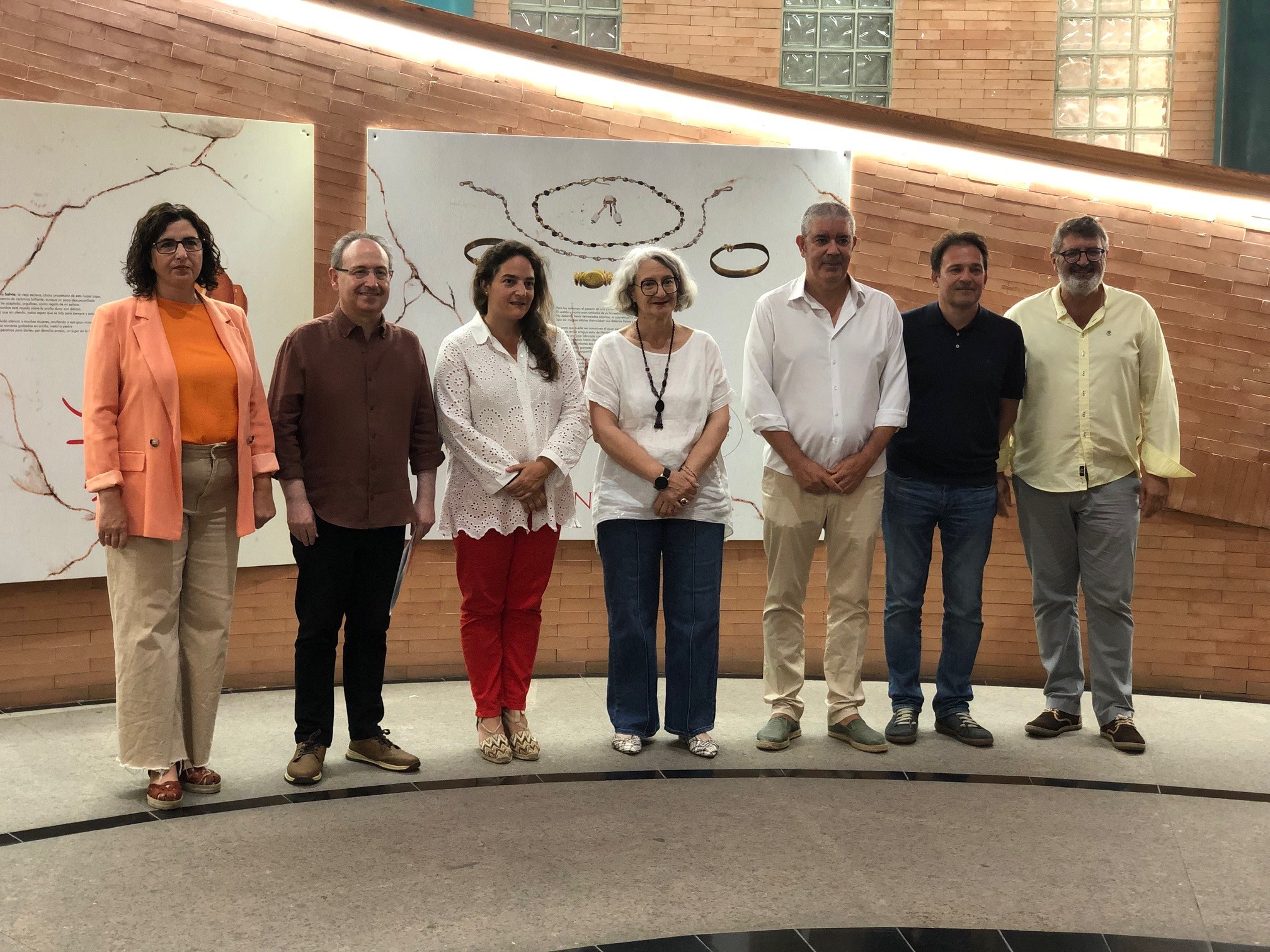 La directora general de Bibliotecas, Archivos y Patrimonio Cultural, Adela Rueda Márquez de la Plata, durante la presentación de la exposición 'Ellas hablan
