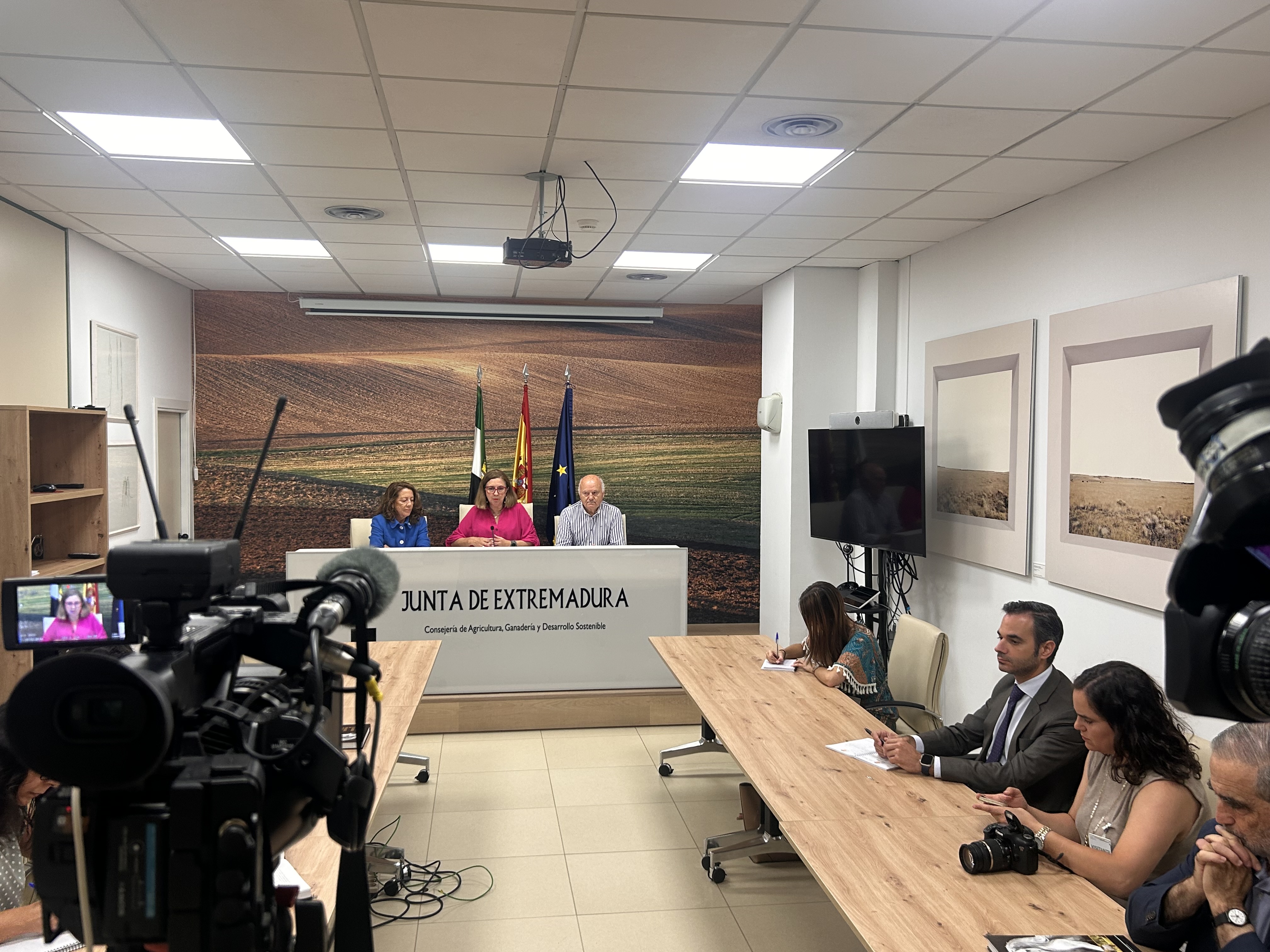 Imagen del artículo Mercedes Morán destaca la excelencia del caballo de Pura Raza Española en la presentación de un libro clave sobre su legado