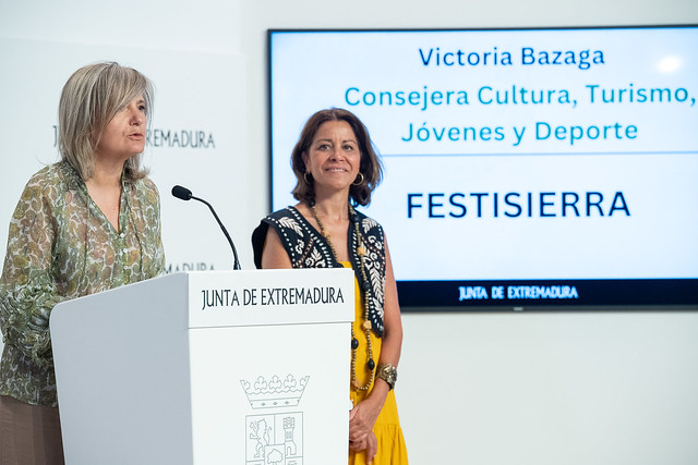La consejera habla