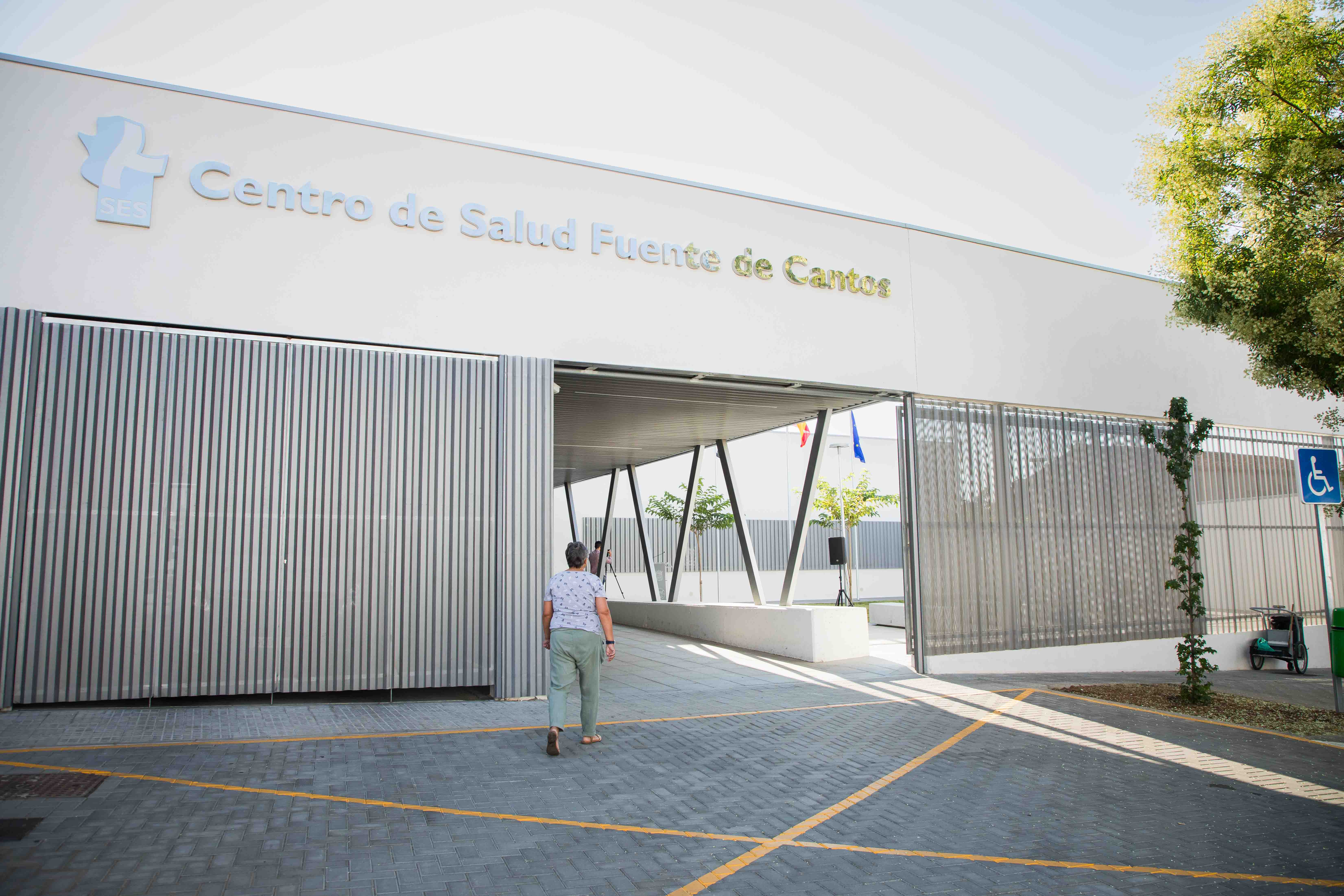 Imagen del artículo Guardiola, en la inauguración del nuevo Centro de Salud de Fuente de Cantos: Se van a evitar desplazamientos y reducir tiempos de espera