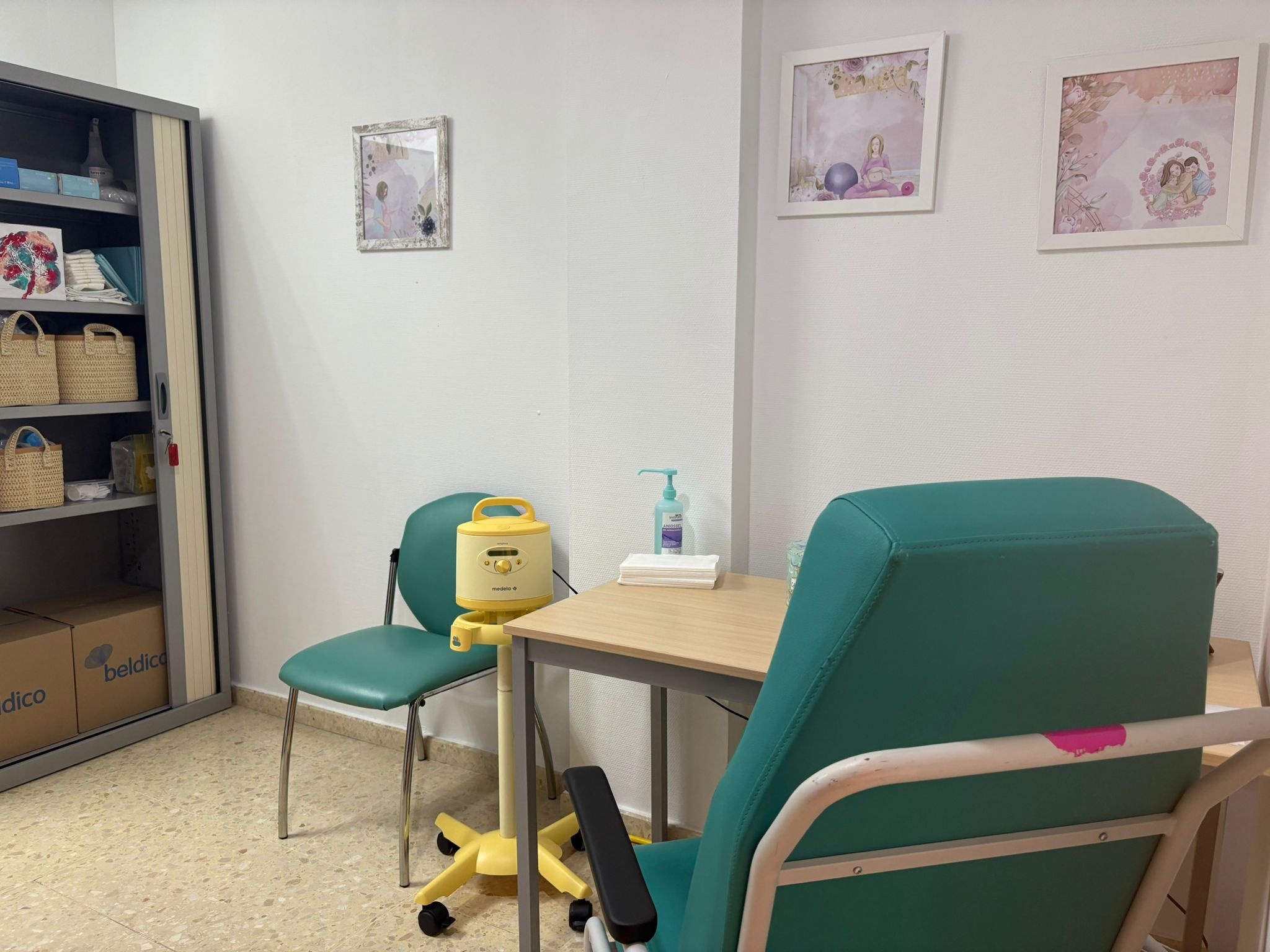 Image 2 of article El Hospital de Mérida presenta su nueva sala para familiares de neonatos hospitalizados y la primera sala de lactancia del centro