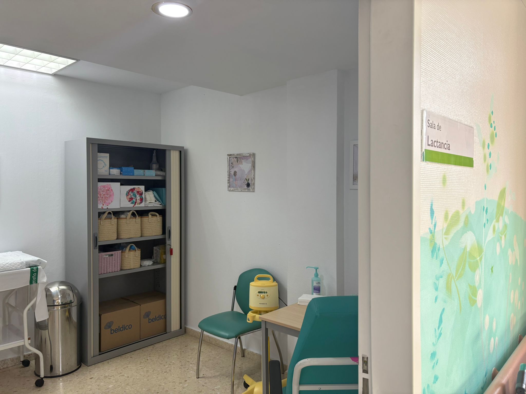 Image 3 of article El Hospital de Mérida presenta su nueva sala para familiares de neonatos hospitalizados y la primera sala de lactancia del centro