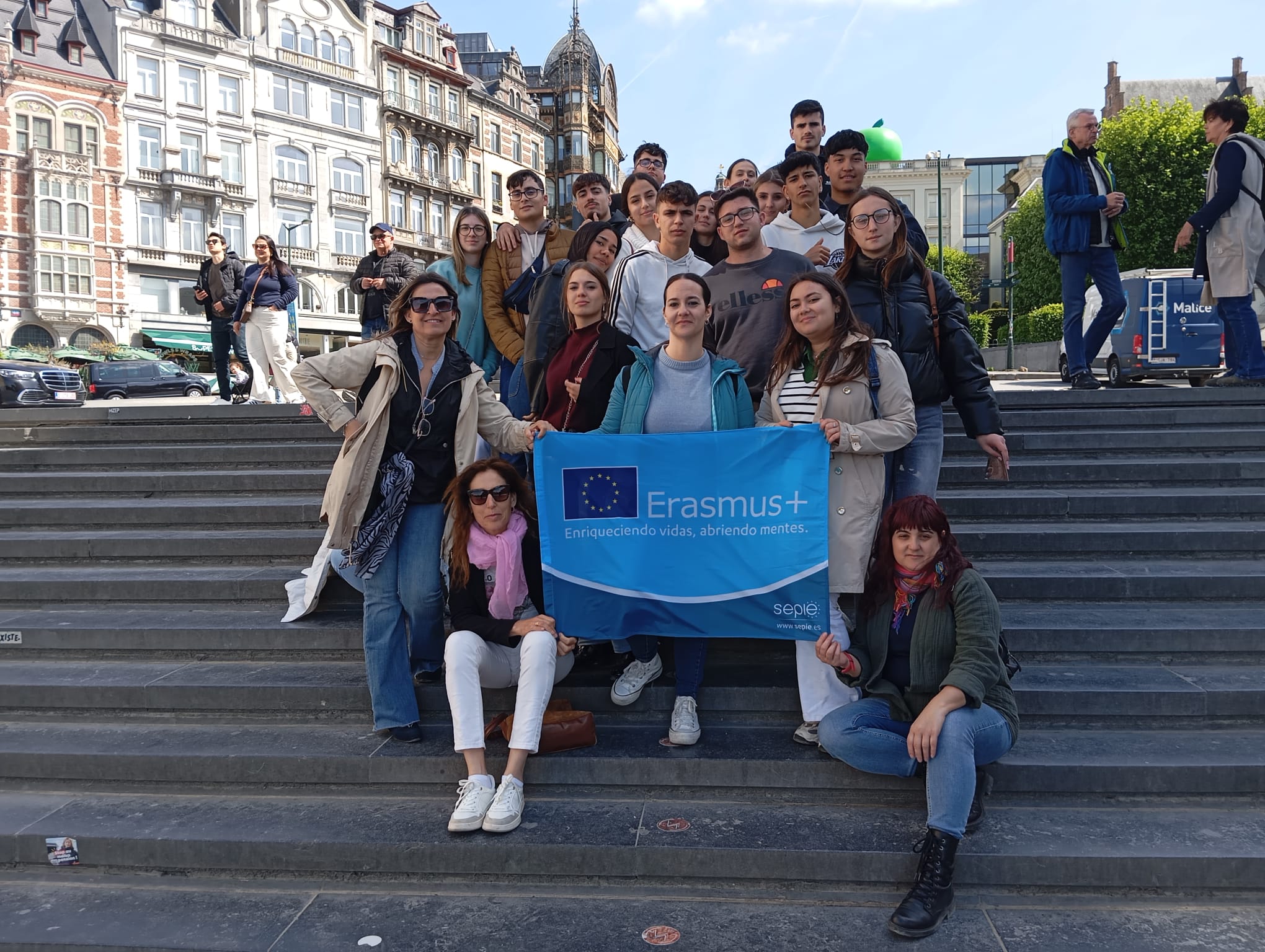 Image 1 of article El IES Pérez Comendador de Plasencia recibe una beca 'Jean Monnet' para poner en marcha un proyecto sobre la Unión Europea