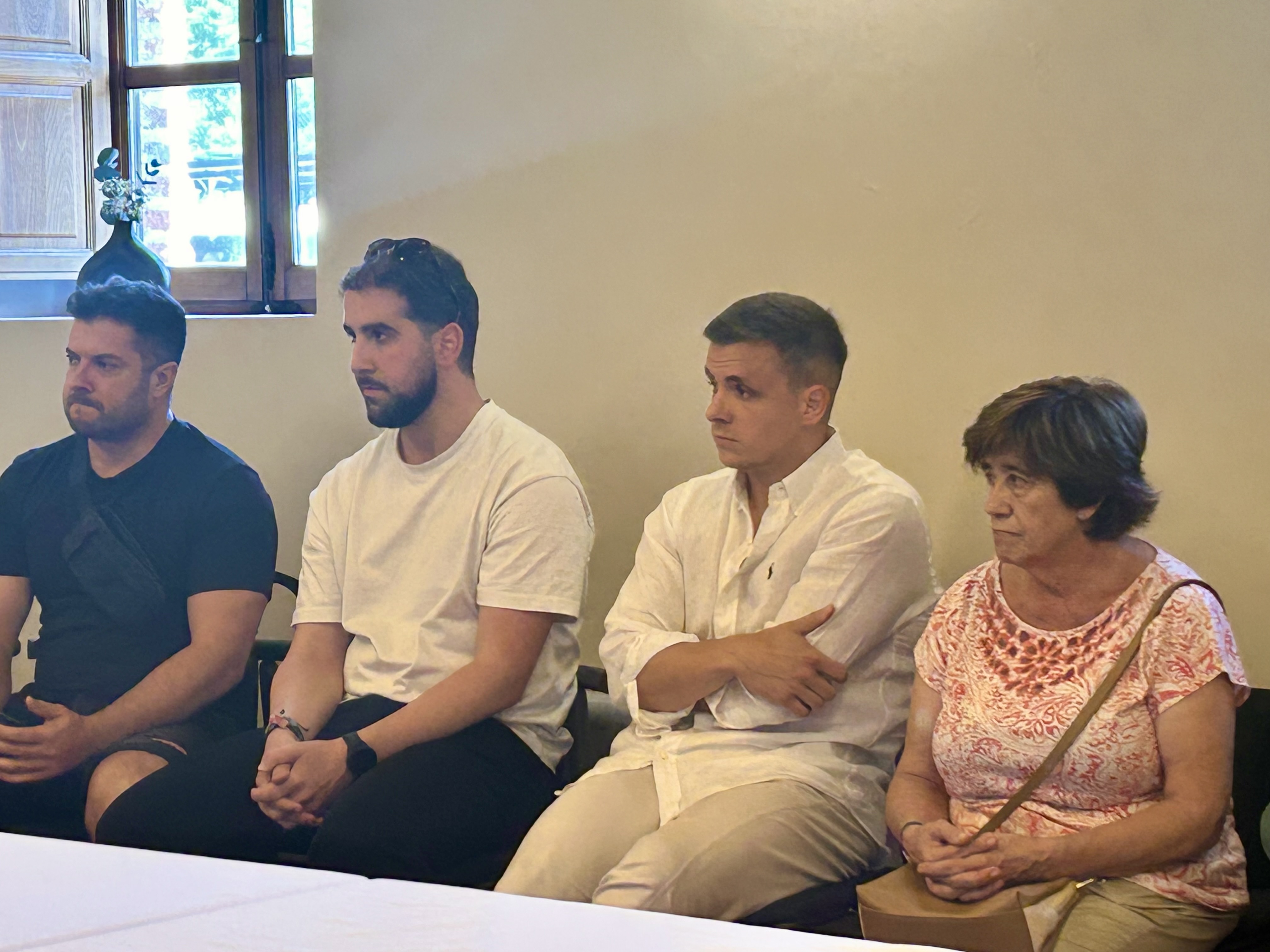 Image 5 of article Victoria Bazaga visita Hervás para reunirse con empresarios turísticos y mostrar el respaldo de la Junta a las zonas afectadas por los incendios