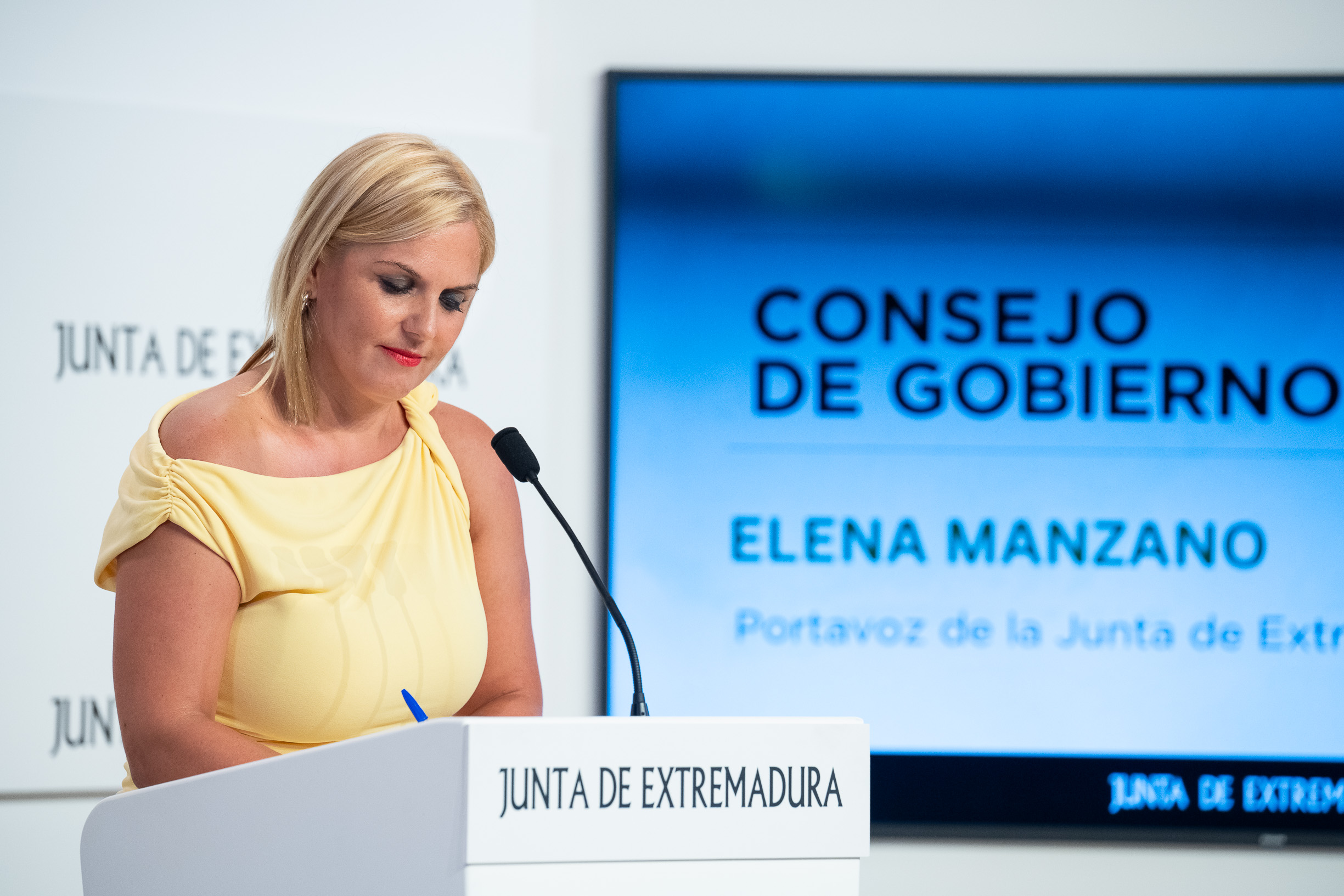 Elena Manzano
