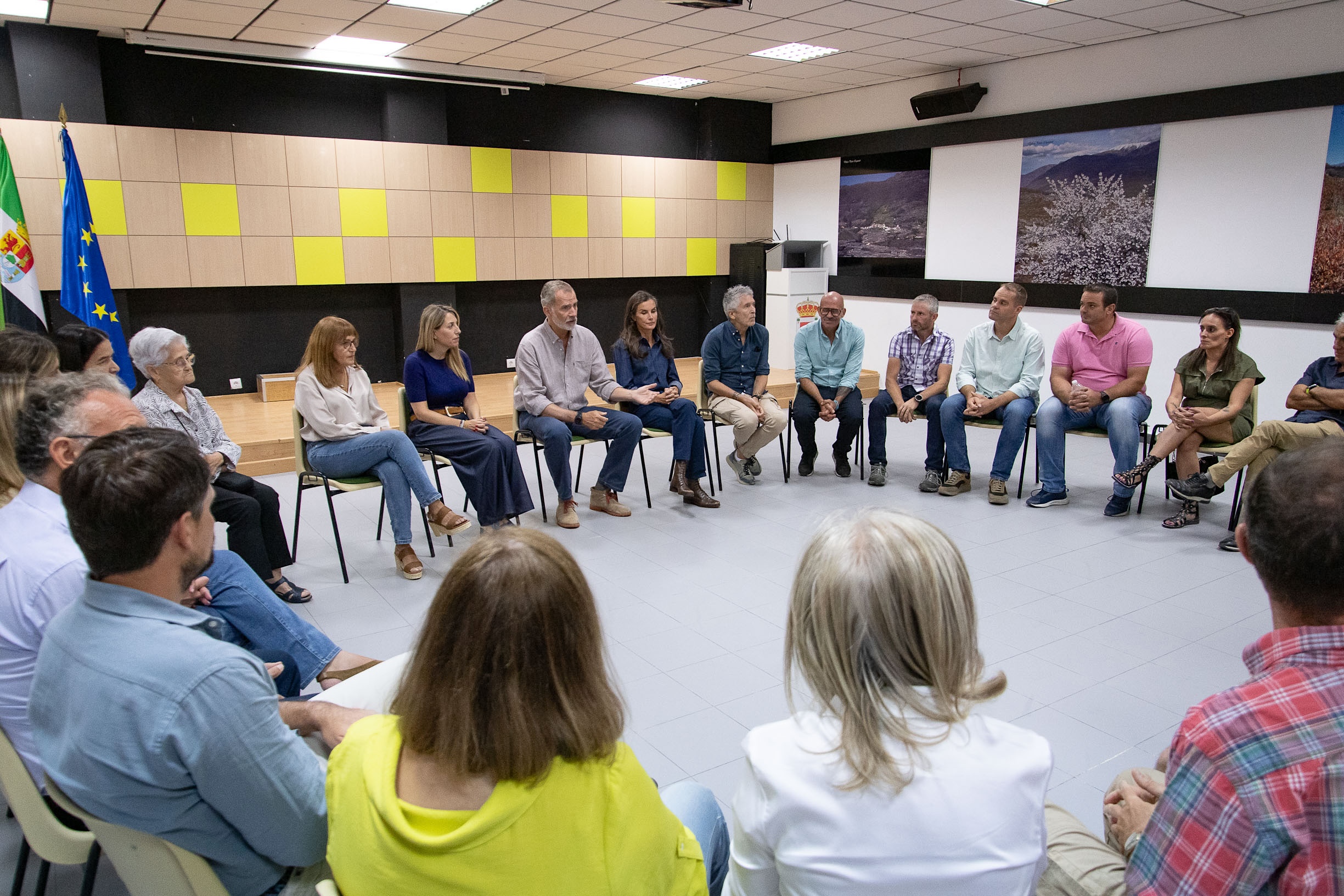 Visita de los Reyes a los municipios afectados por los incendios foto 12
