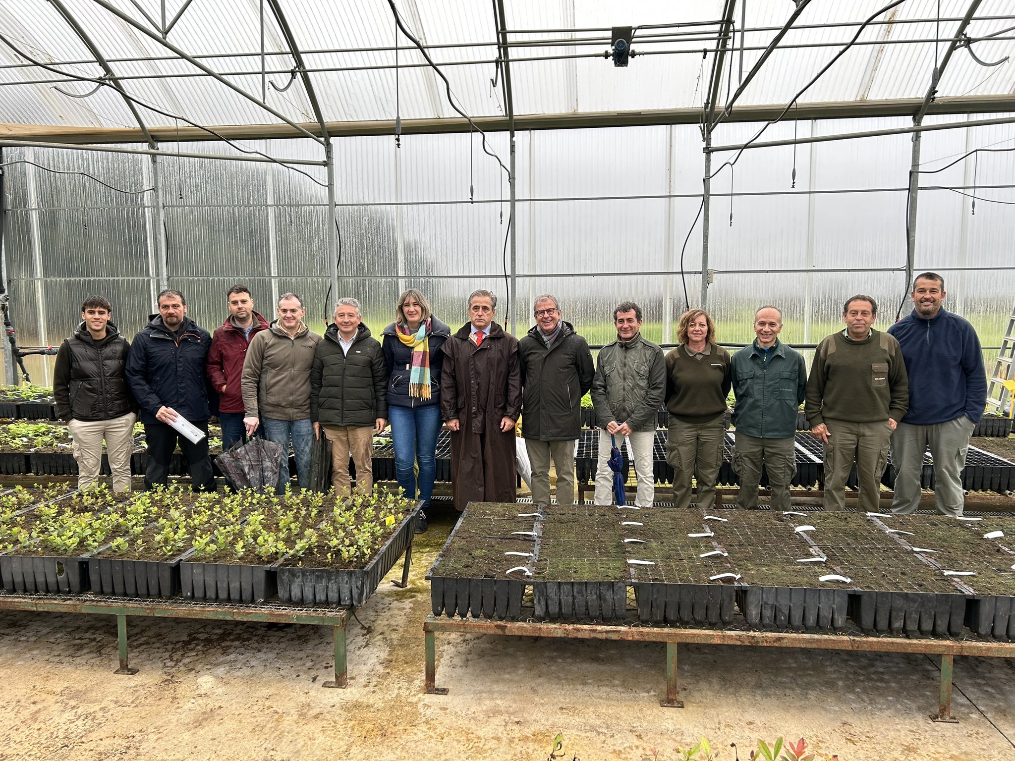 Image 0 of article El consejero de Gestión Forestal y Mundo Rural destaca el trabajo de los viveros para garantizar el futuro de la dehesa extremeña