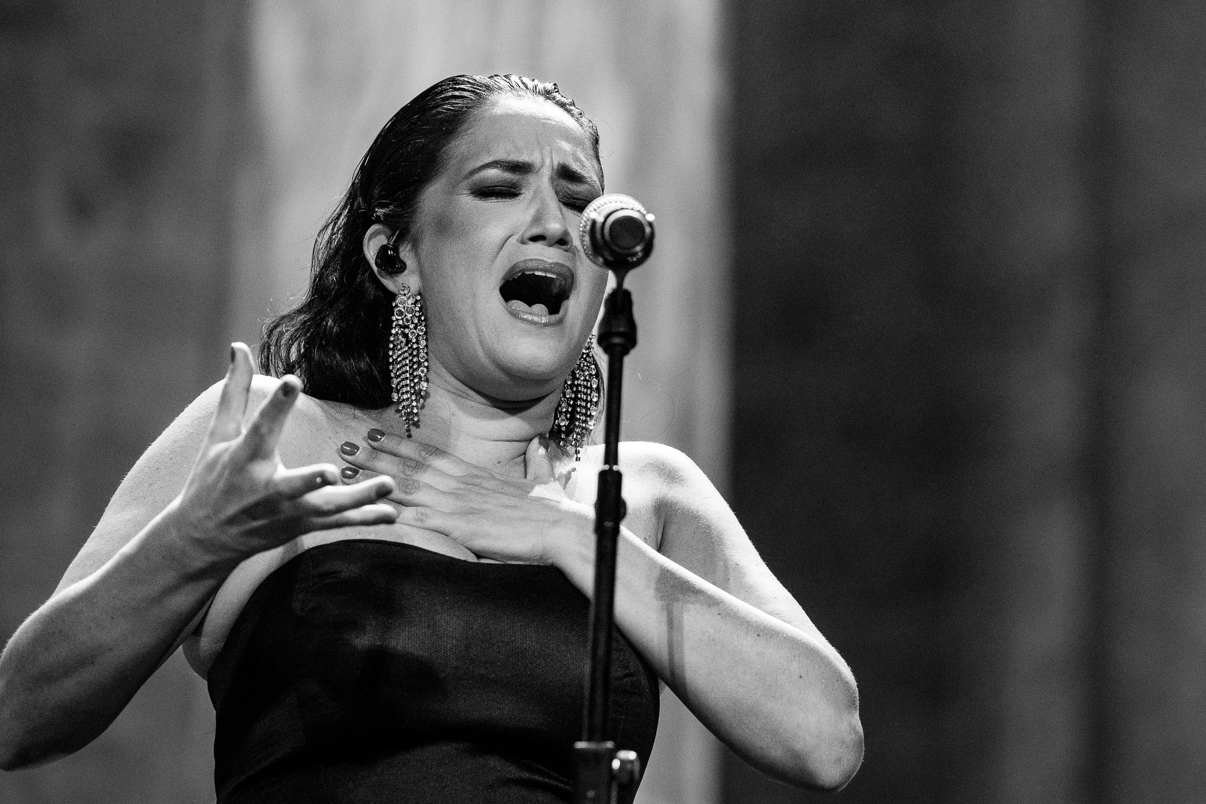 Cantaora cantando