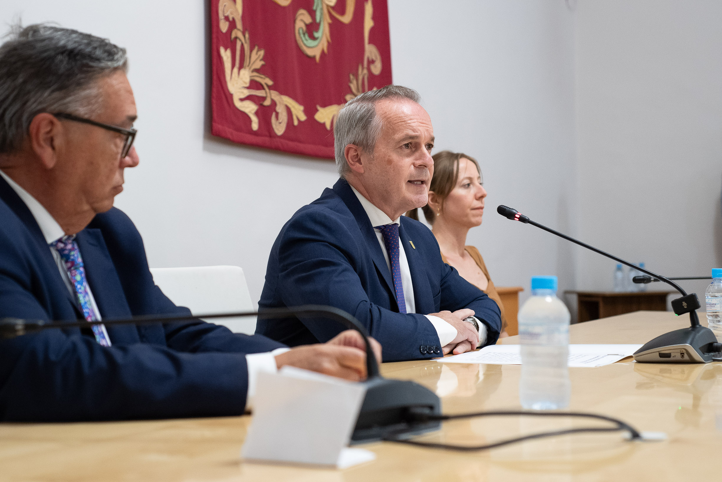 El consejero de Infraestructuras, Tranporte y Vivienda, Manuel Martín Castizo, interviene en el acto.