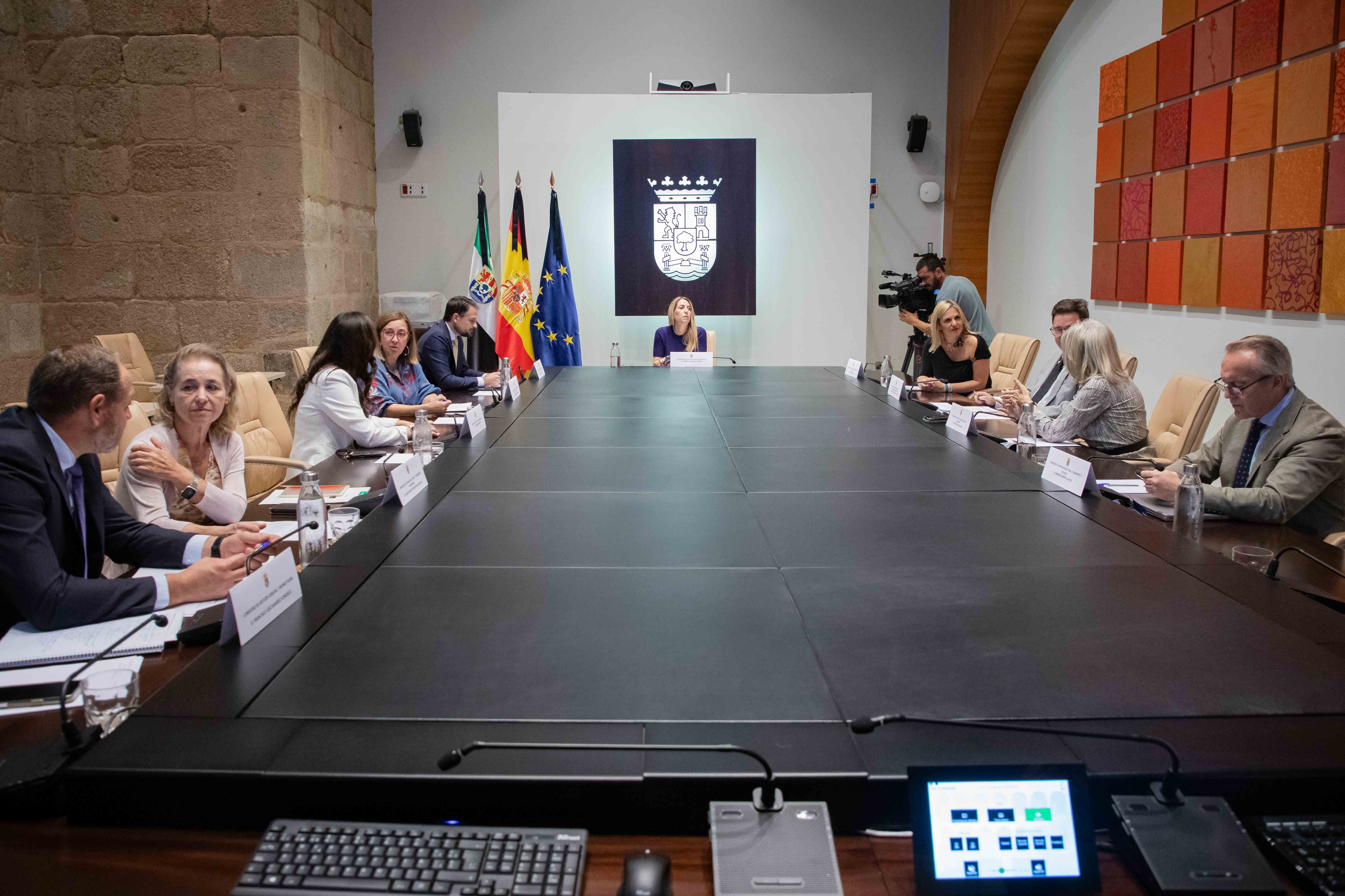 Foto de El Consejo de Gobierno aprueba ayudas de entre 5.500 y 24.300 euros para fomentar las contrataciones indefinidas