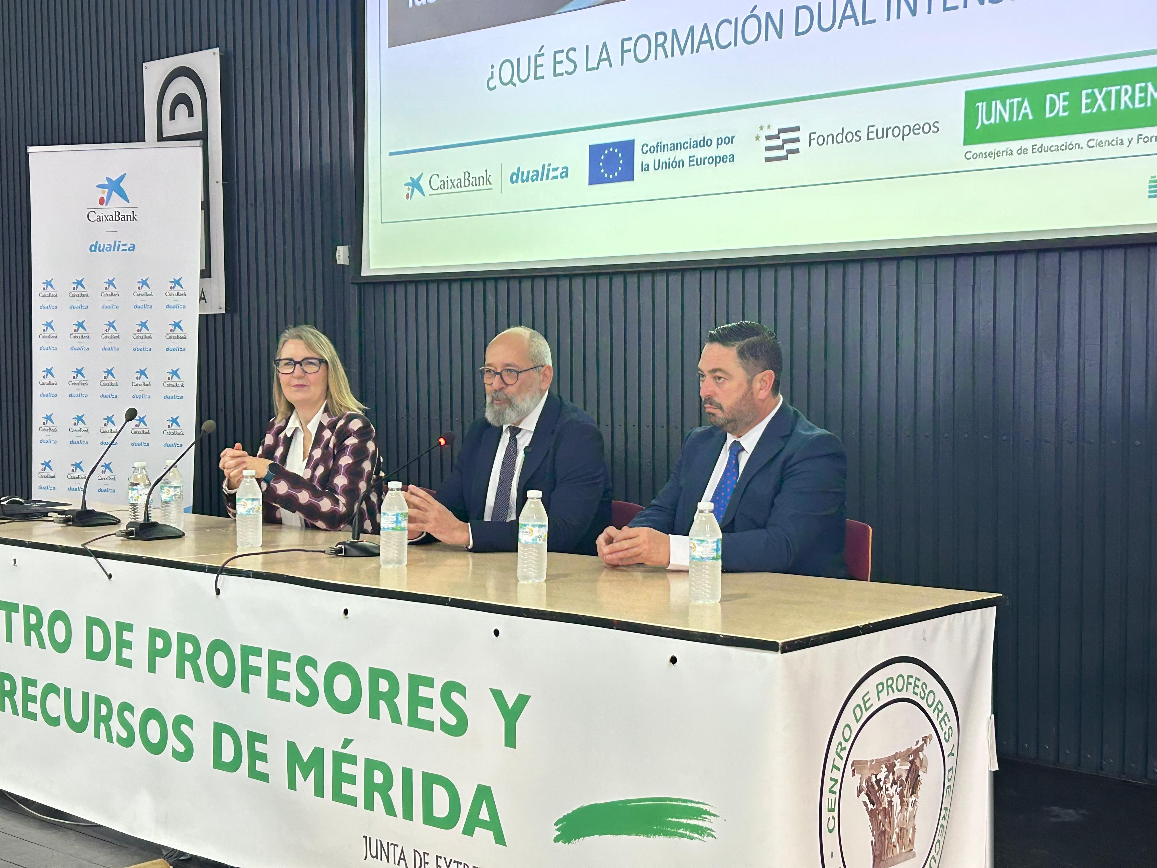 Inauguración jornada 'Incentivando la Dual Intensiva con las Pymes extremeñas' .