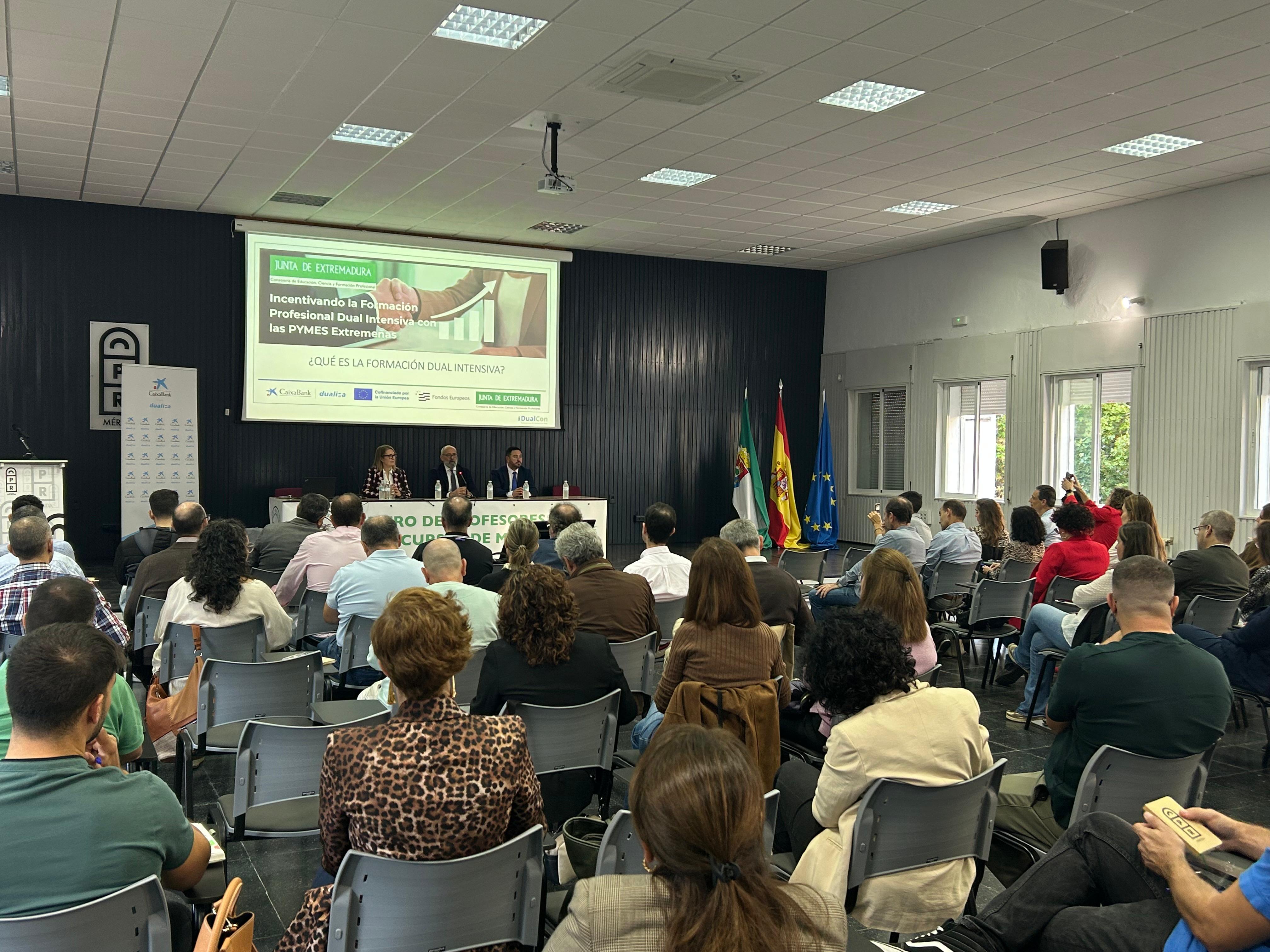 Inauguración jornada 'Incentivando la Dual Intensiva con las Pymes extremeñas' .