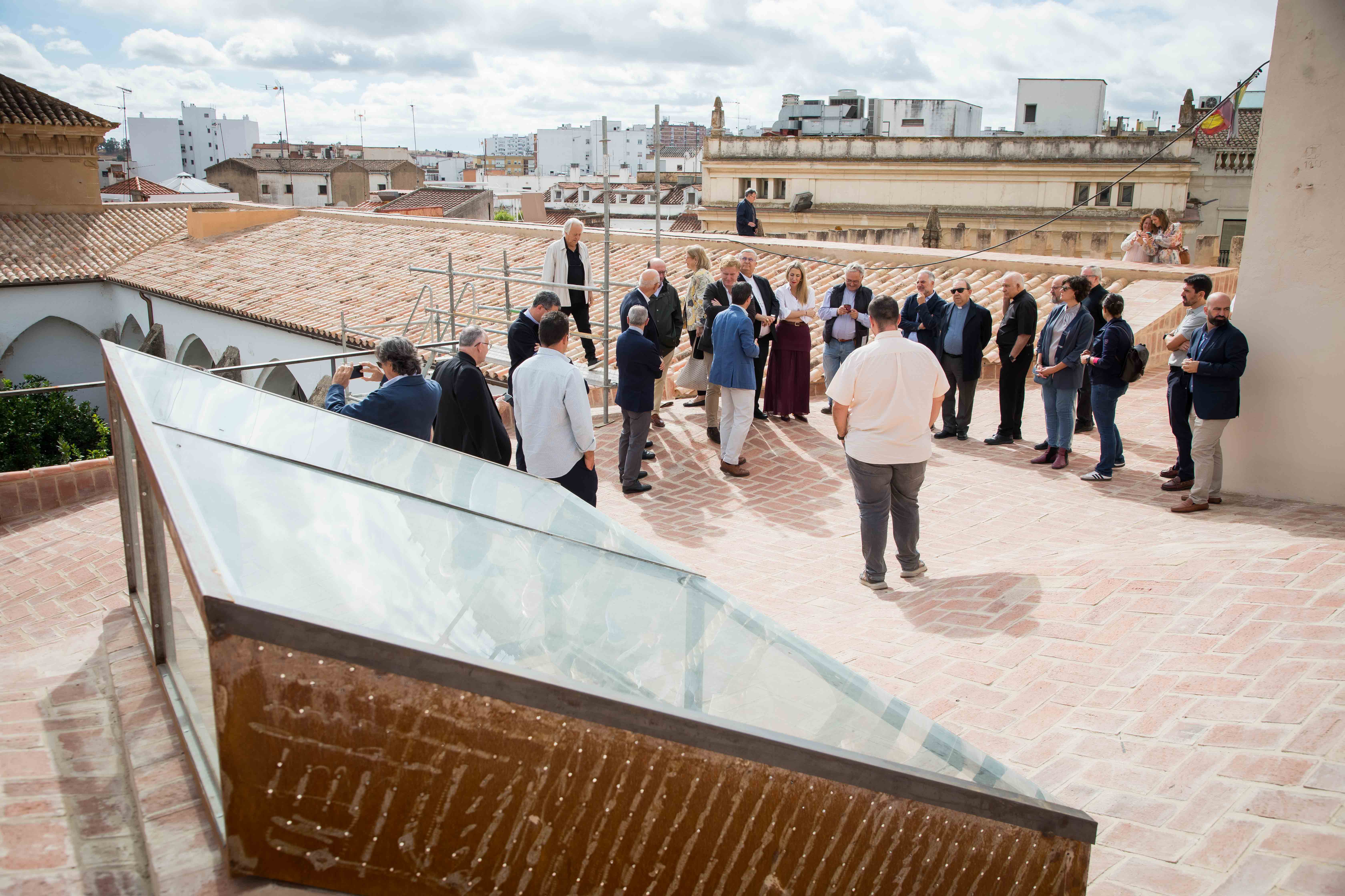 La presidenta de la Junta visita la catedral de Badajoz.