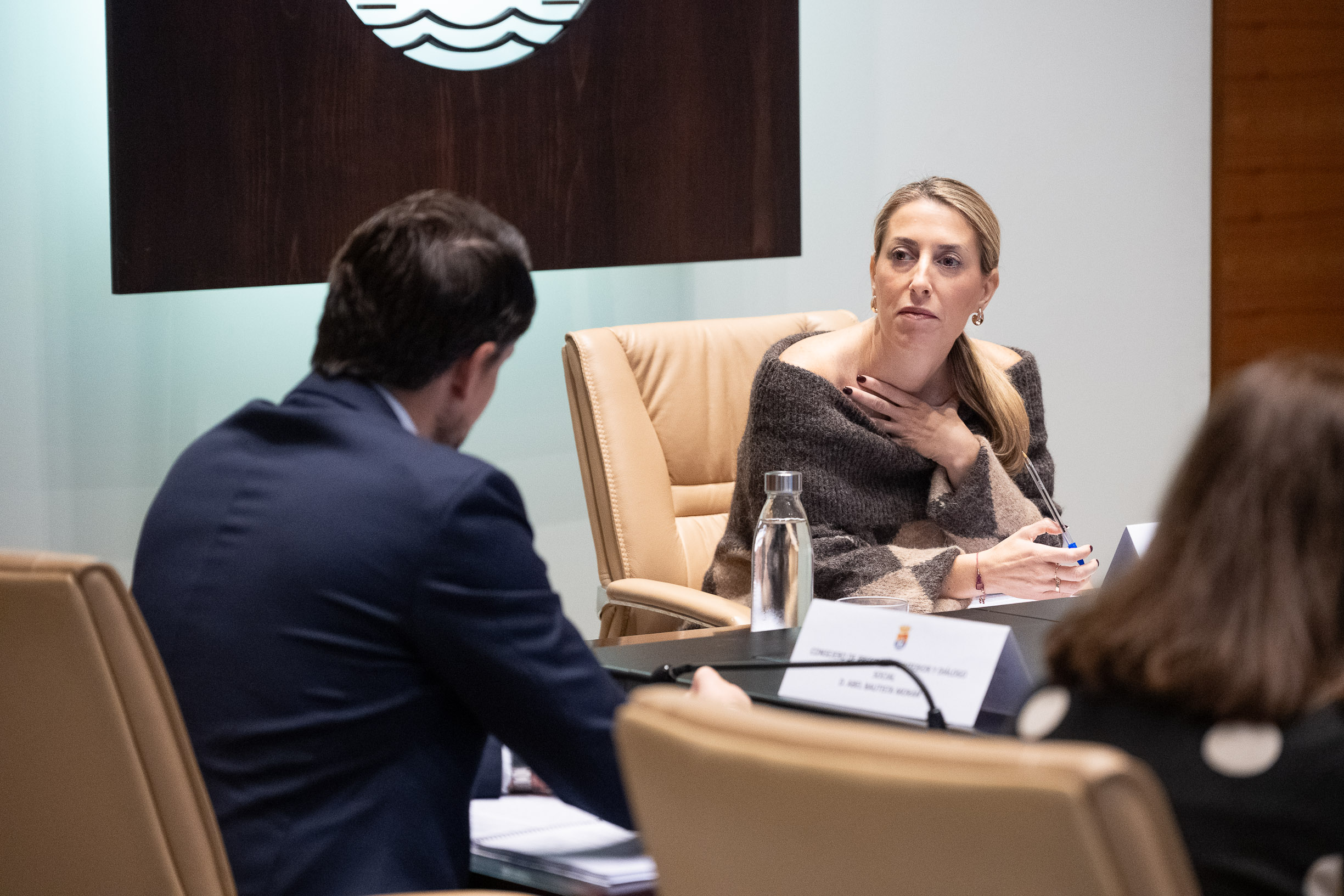 Presidenta en primer término