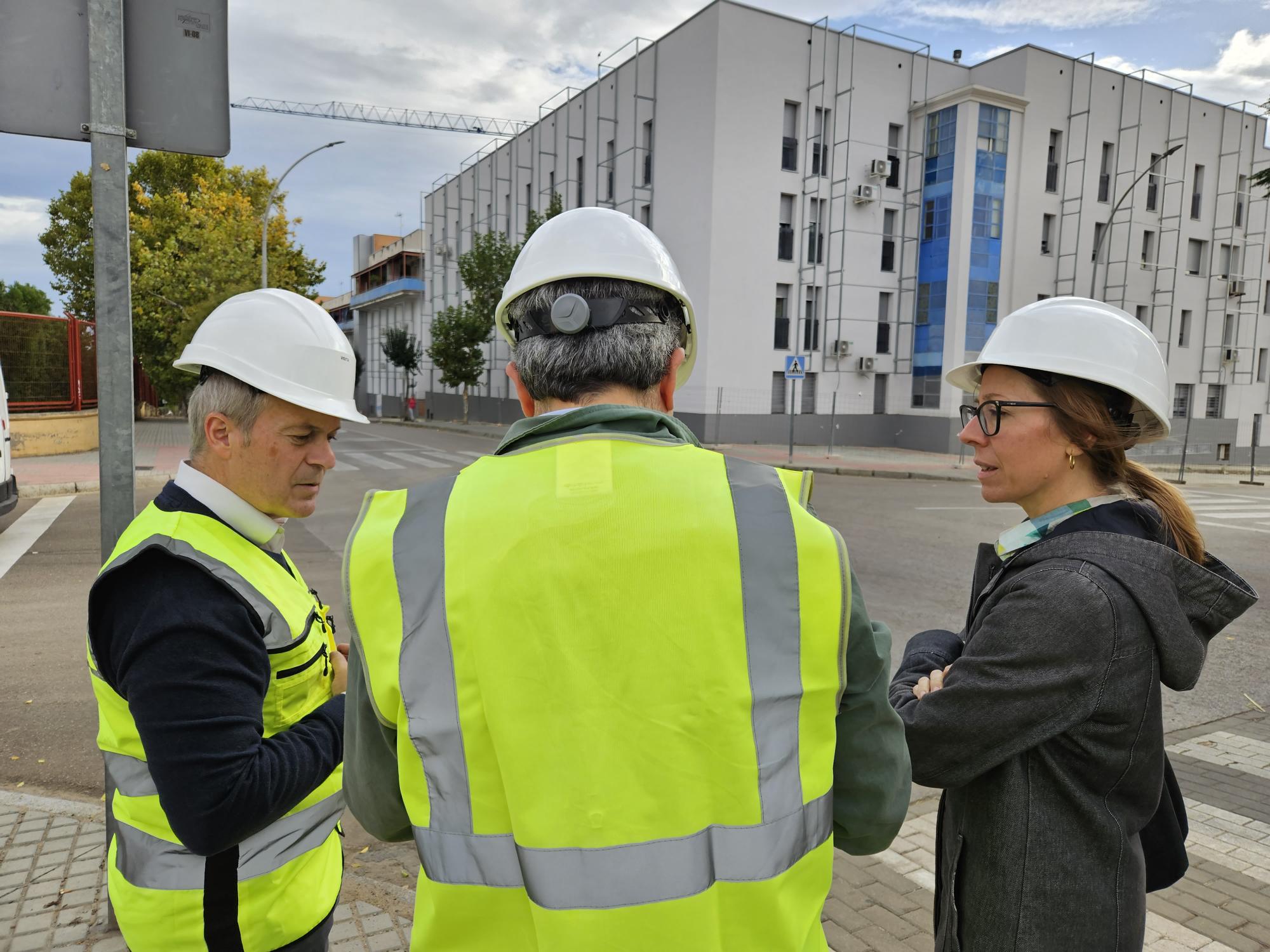 El consejero de Infraestructuras, Transporte y Vivienda, Manuel Martín Castizo, visita las obras. 