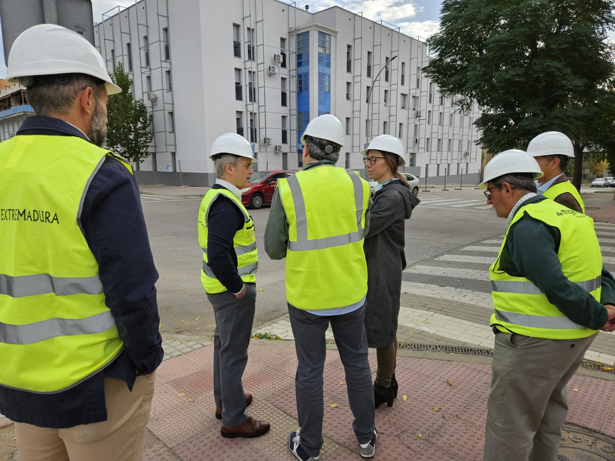 El consejero de Infraestructuras, Transporte y Vivienda, Manuel Martín Castizo, visita las obras. 
