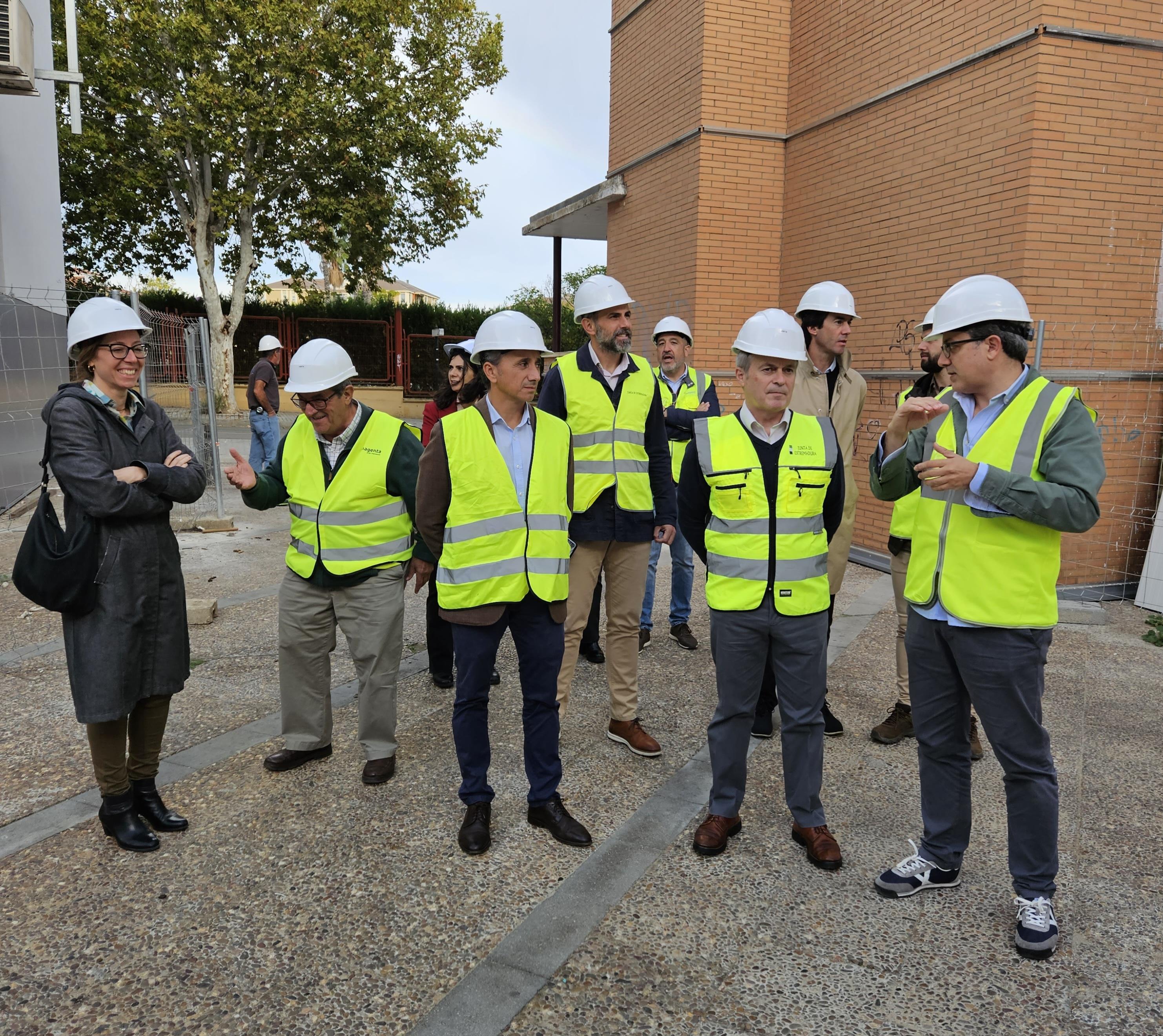El consejero de Infraestructuras, Transporte y Vivienda, Manuel Martín Castizo, visita las obras. 