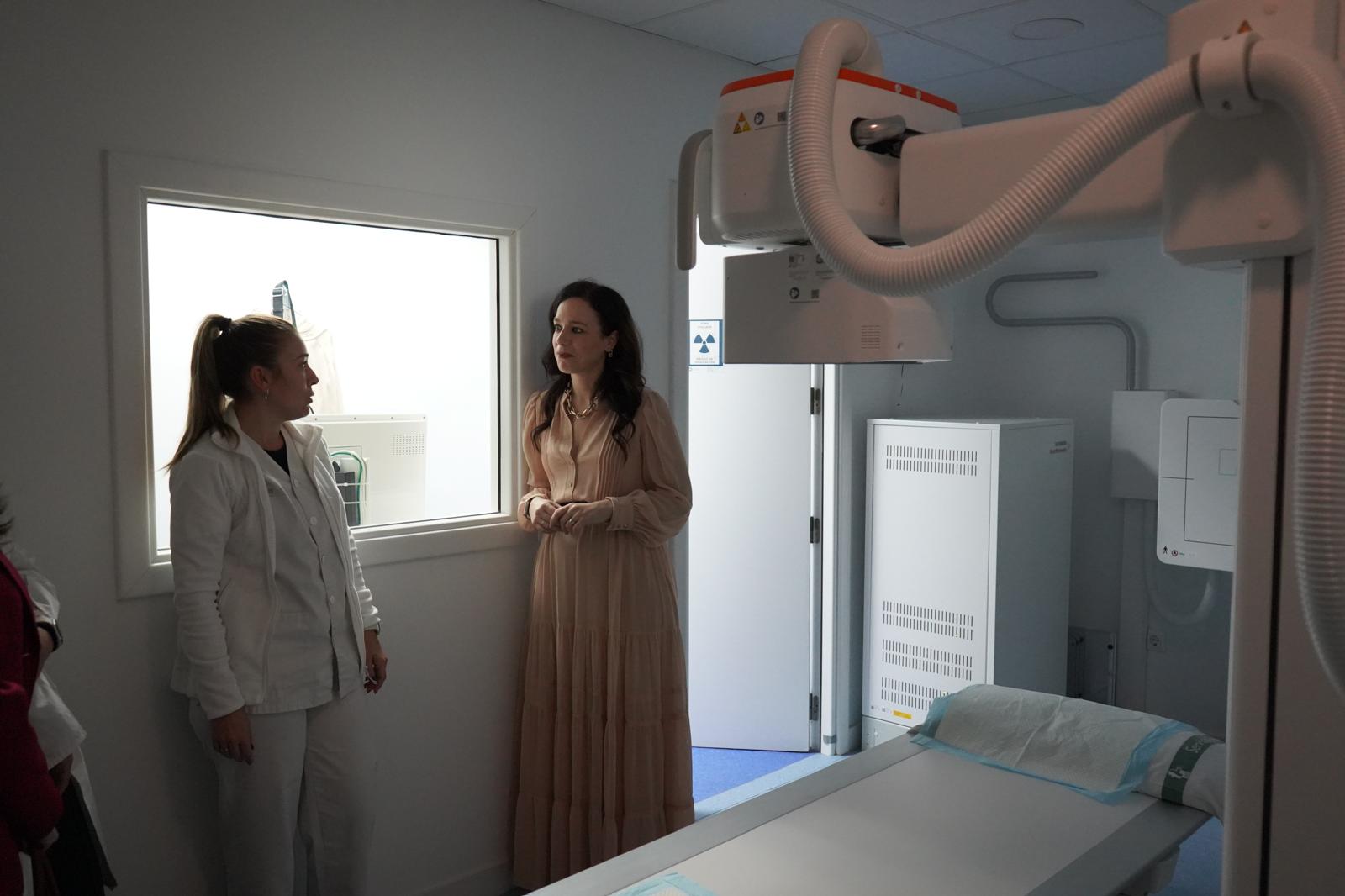 La consejera de Salud y Servicios Sociales, Sara Gª Espada, durante la visita.