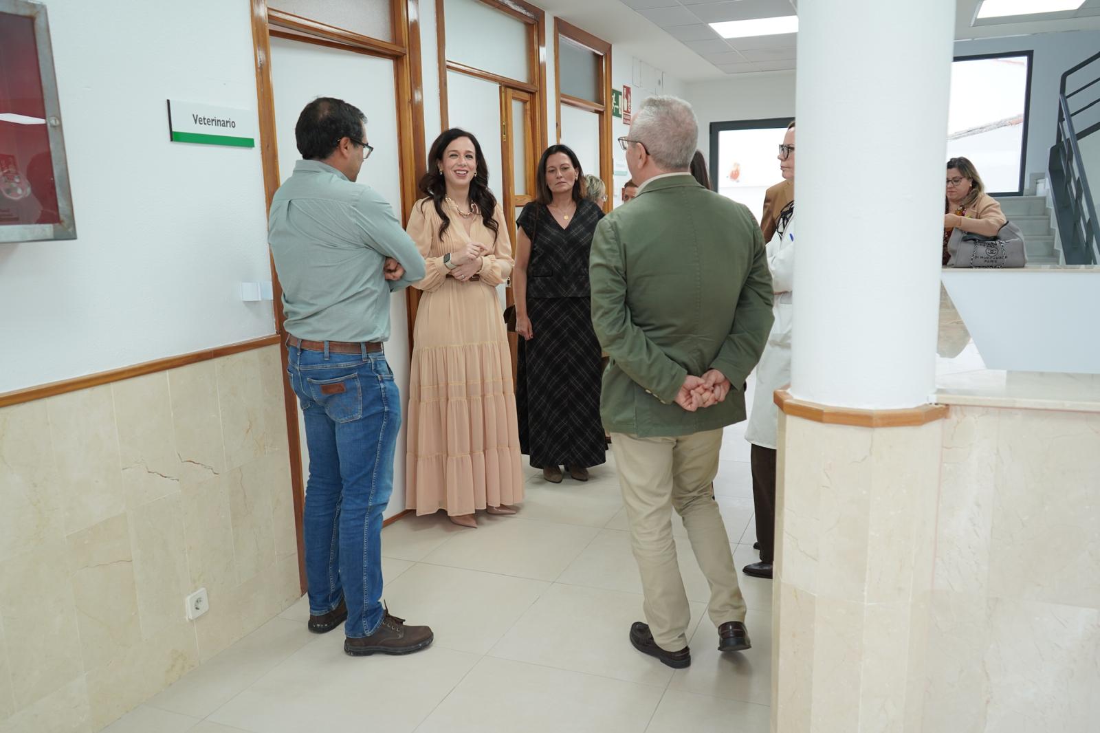 La consejera de Salud y Servicios Sociales, Sara Gª Espada, durante la visita.