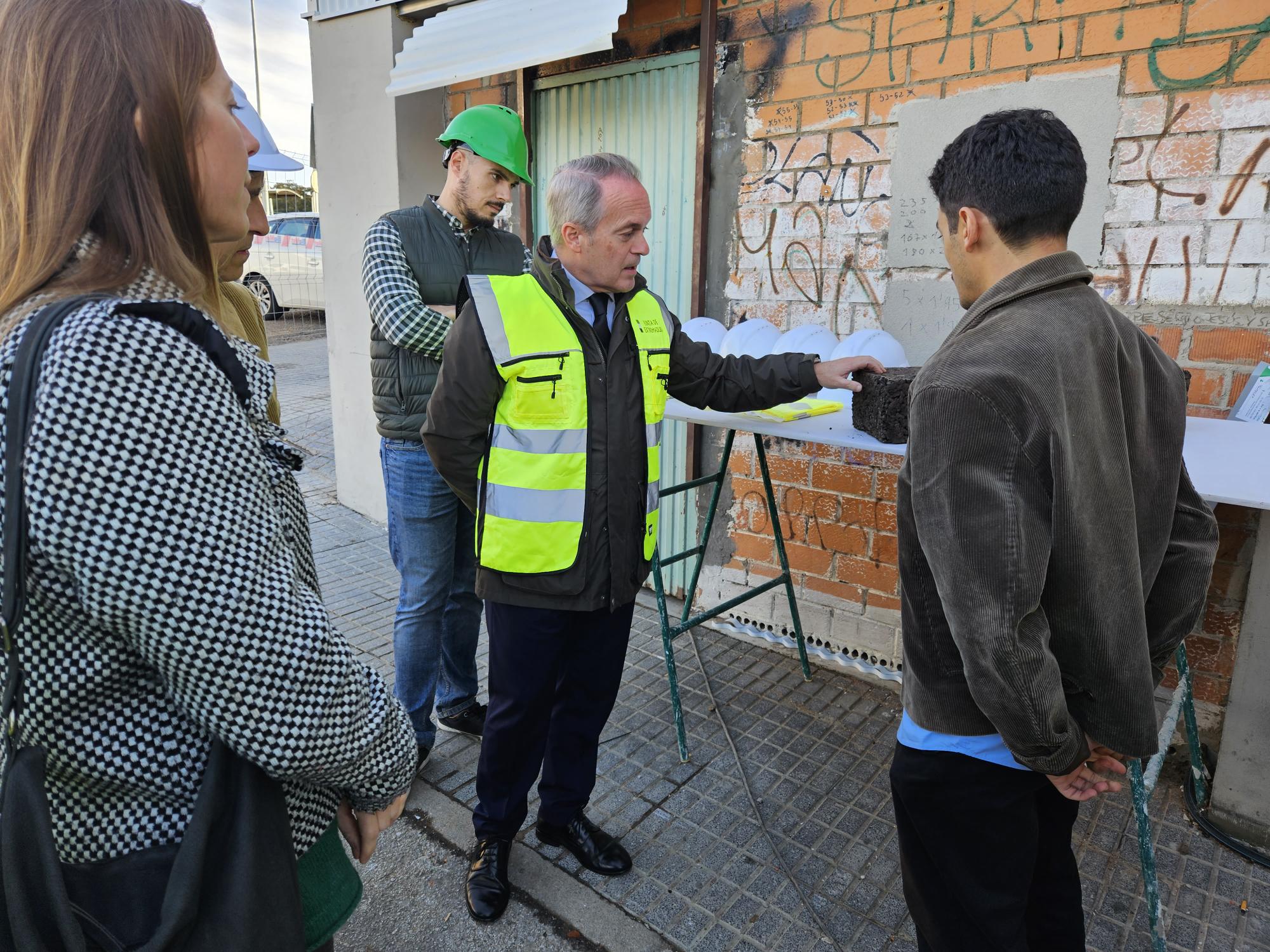 El consejero de Infraestructuras, Transporte y Vivienda, Manuel Martín Castizo, visita las obras.