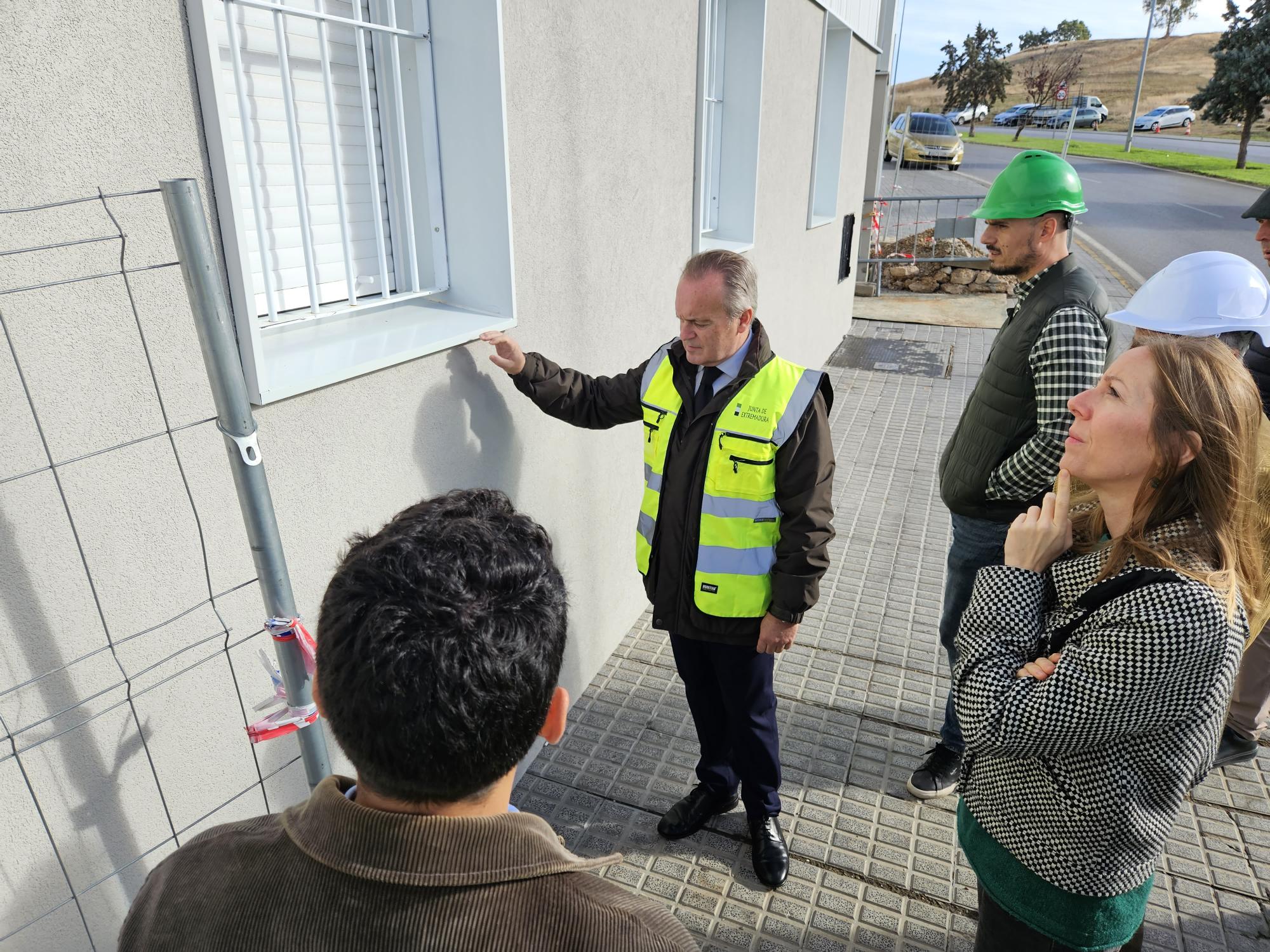 El consejero de Infraestructuras, Transporte y Vivienda, Manuel Martín Castizo, visita las obras.